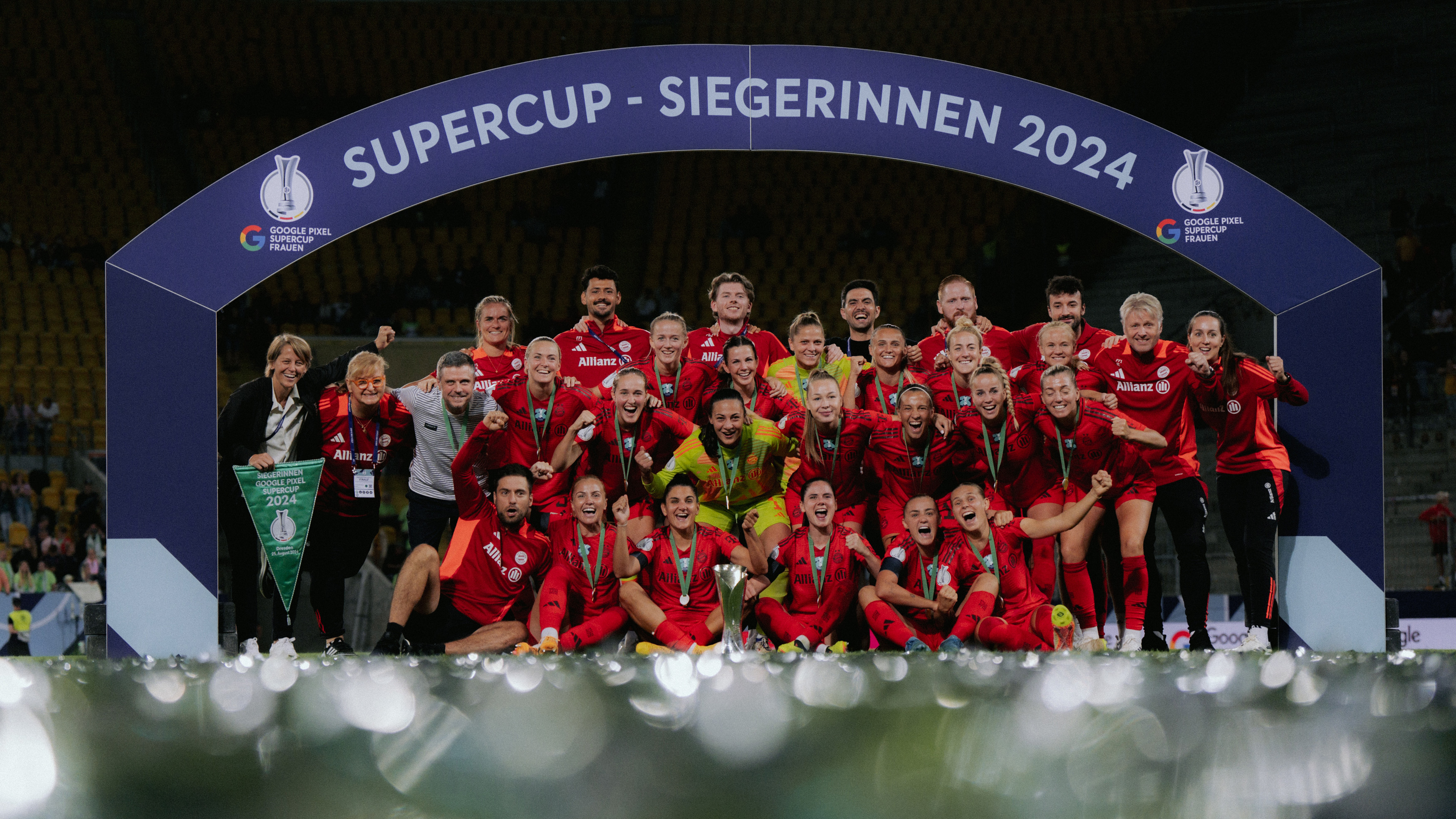 FC Bayern gratuliert zum Gewinn des Supercups