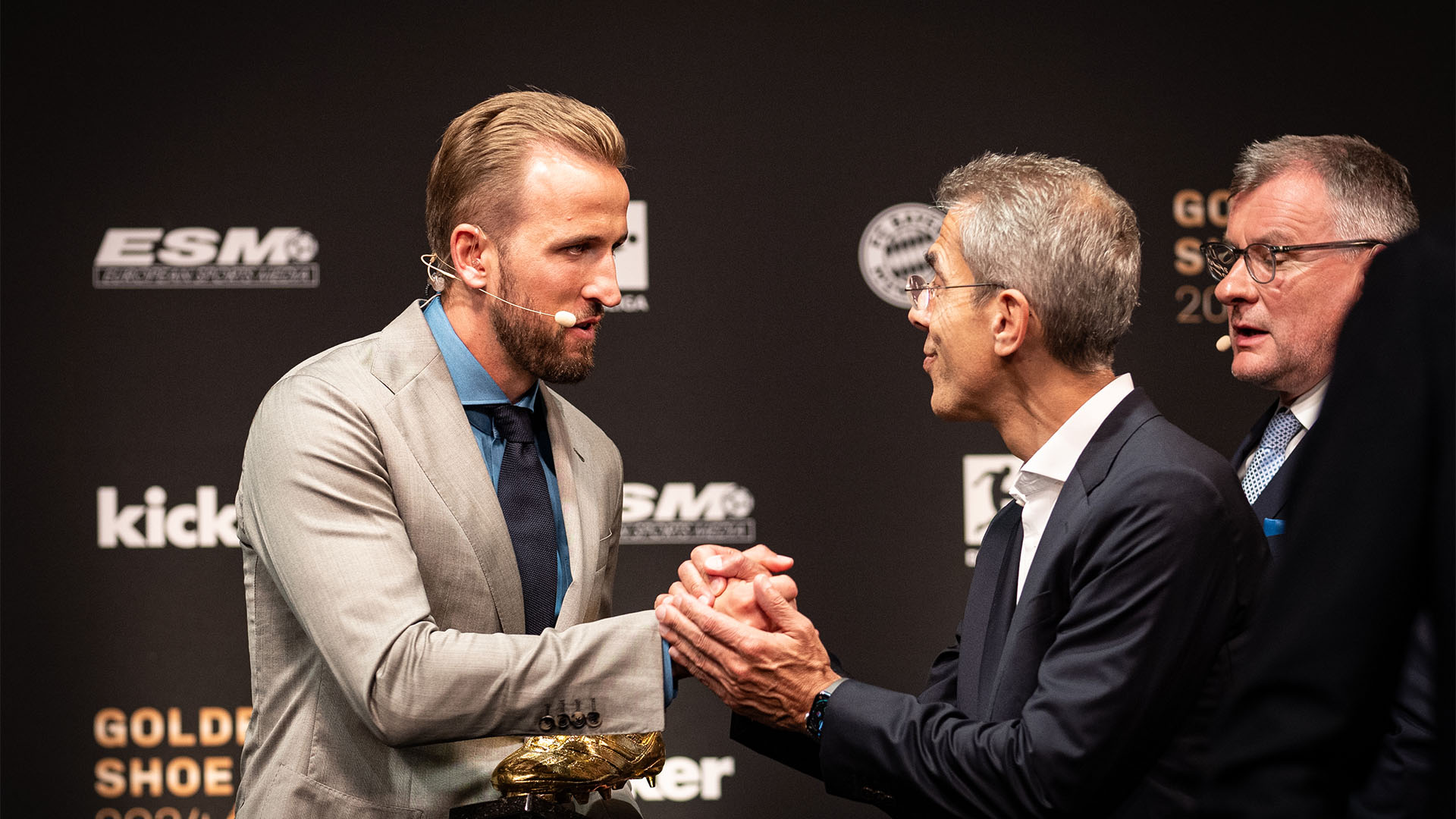 Harry Kane recibió el martes la Bota de Oro