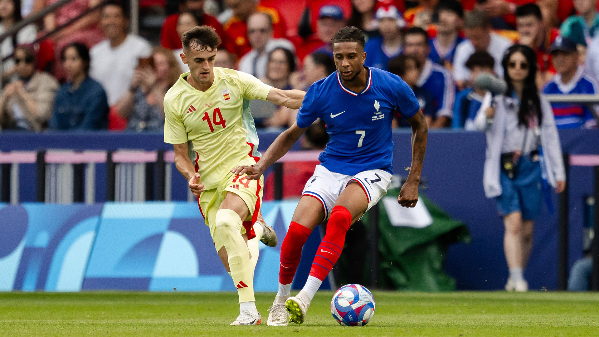 Michael Olise, futbolista del FC Bayern, con la camiseta de Francia en los Juegos Olímpicos.