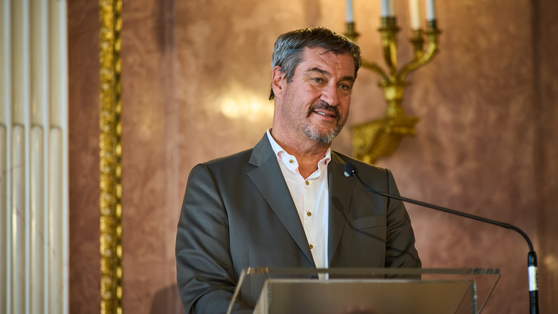 Markus Söder beim Empfang der FCB-Frauen