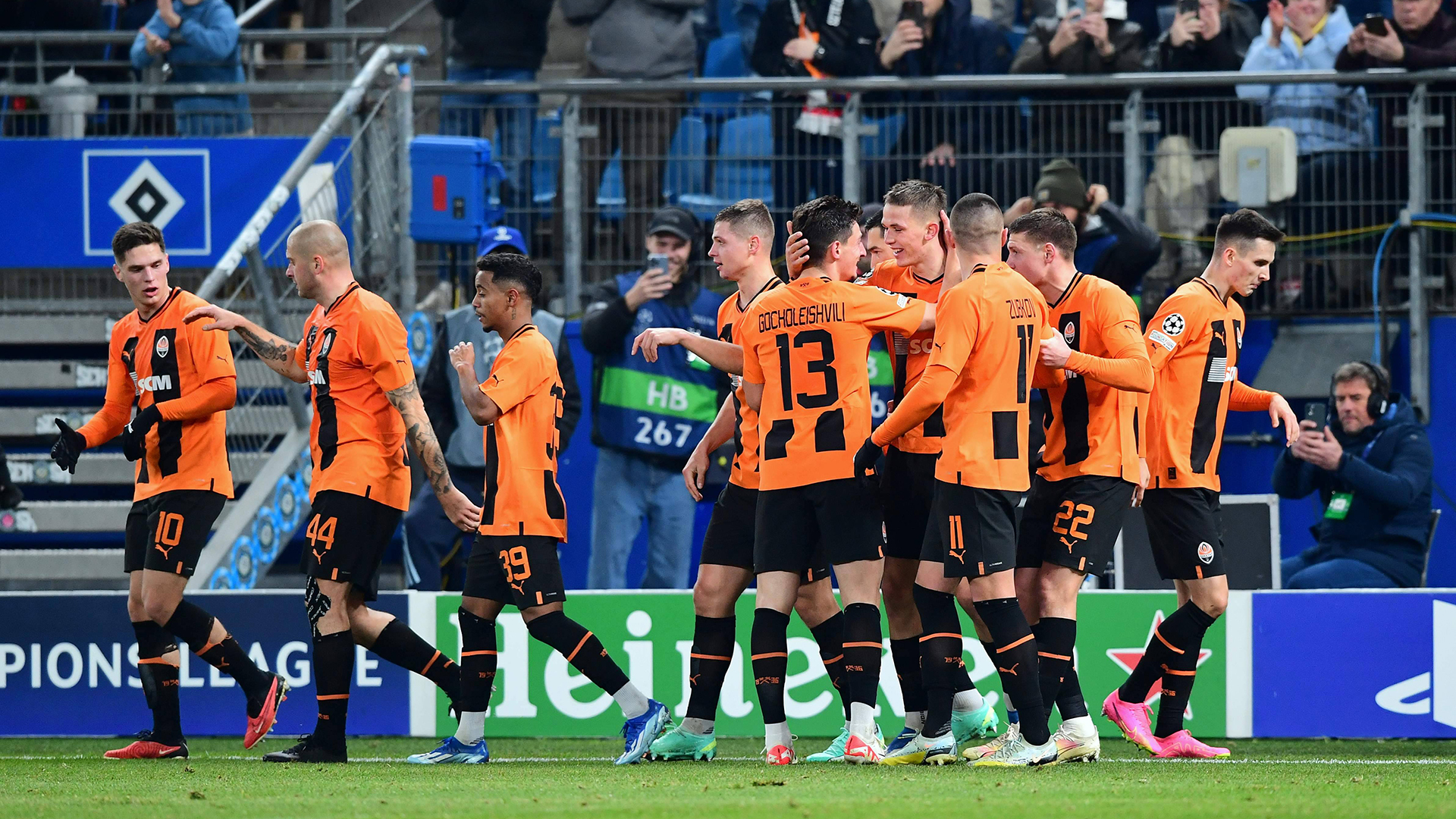 Shakhtar Donetsk in einem Champions League-Spiel im Hamburger Volksparkstadion