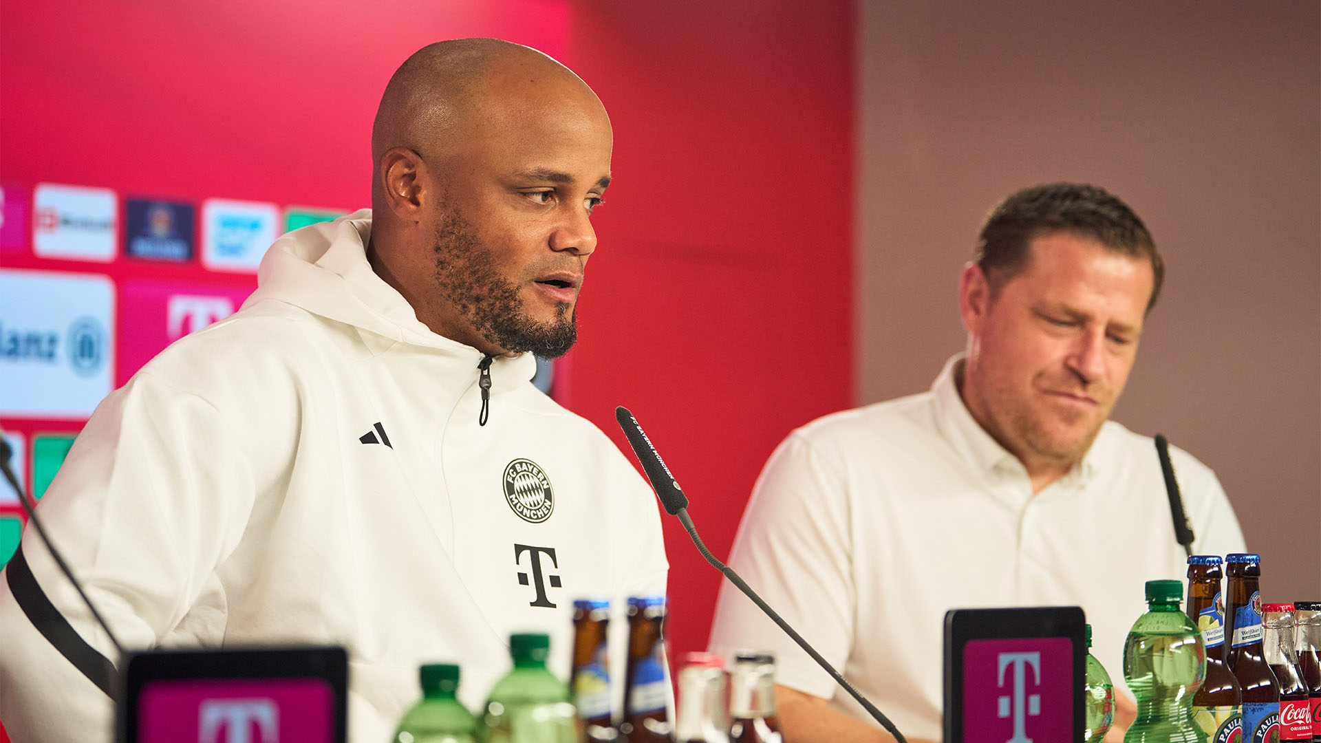 Vincent Kompany spricht im Pressetalk des FC Bayern