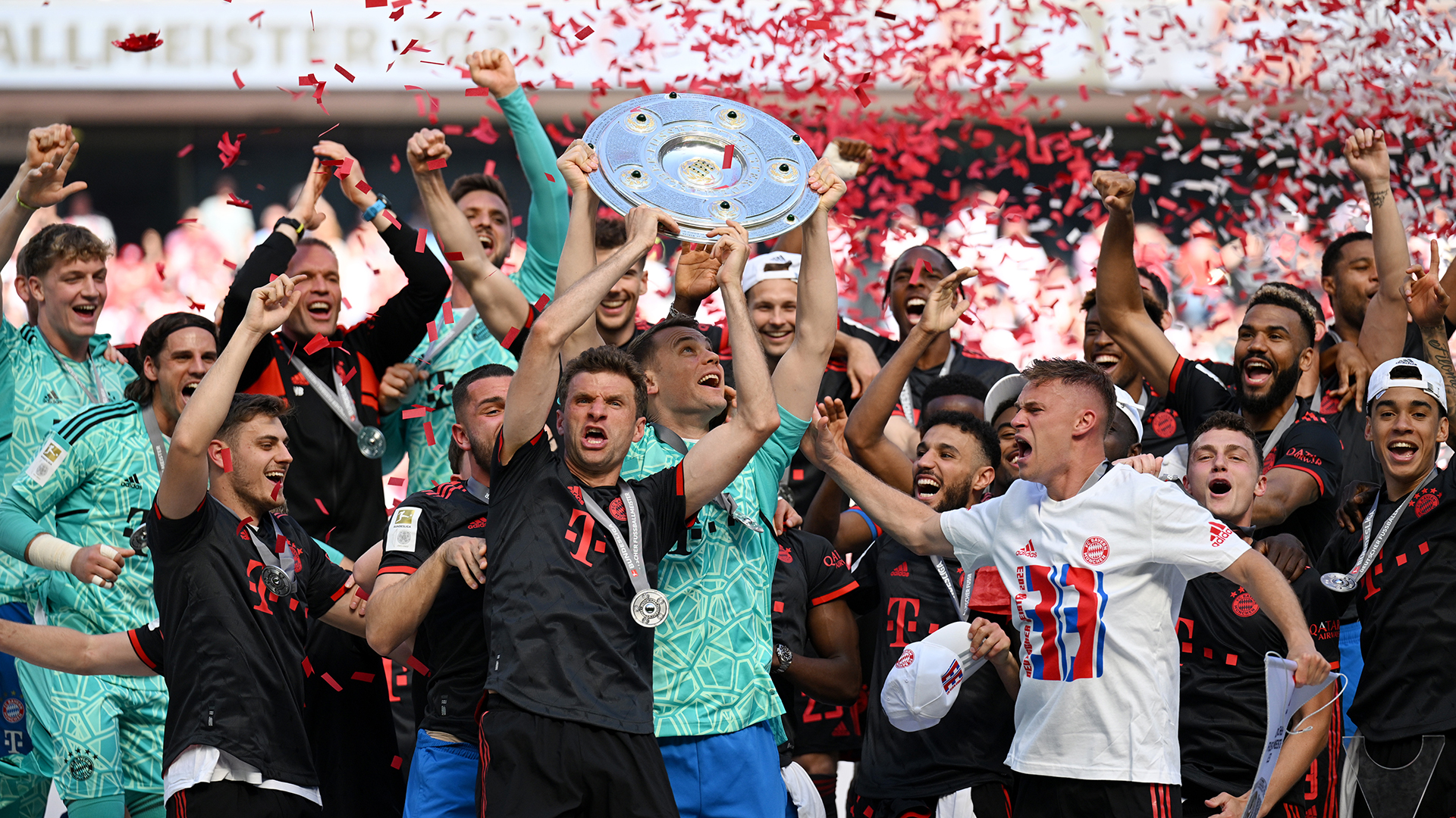 Thomas Müller celebra el campeonato de 2023 con el FC Bayern.