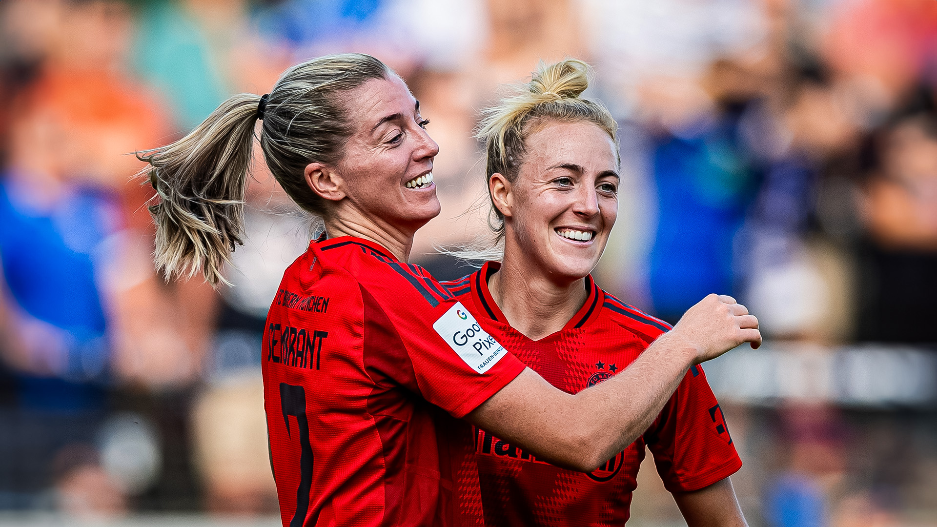 Linda Sembrant, Carolin Simon, Jubel, FC Bayern Frauen auswärts bei Turbine Potsdam