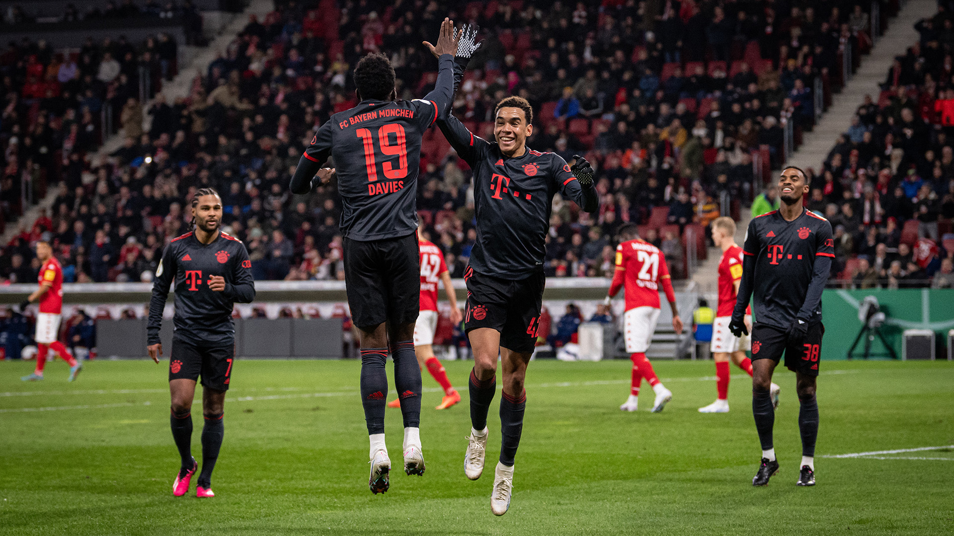 El FC Bayern ganó la última eliminatoria de Copa contra el Mainz por 0-4 en febrero de 2023 - Jamal Musiala y Alphonso Davies, entre otros, contribuyeron con un gol cada uno.