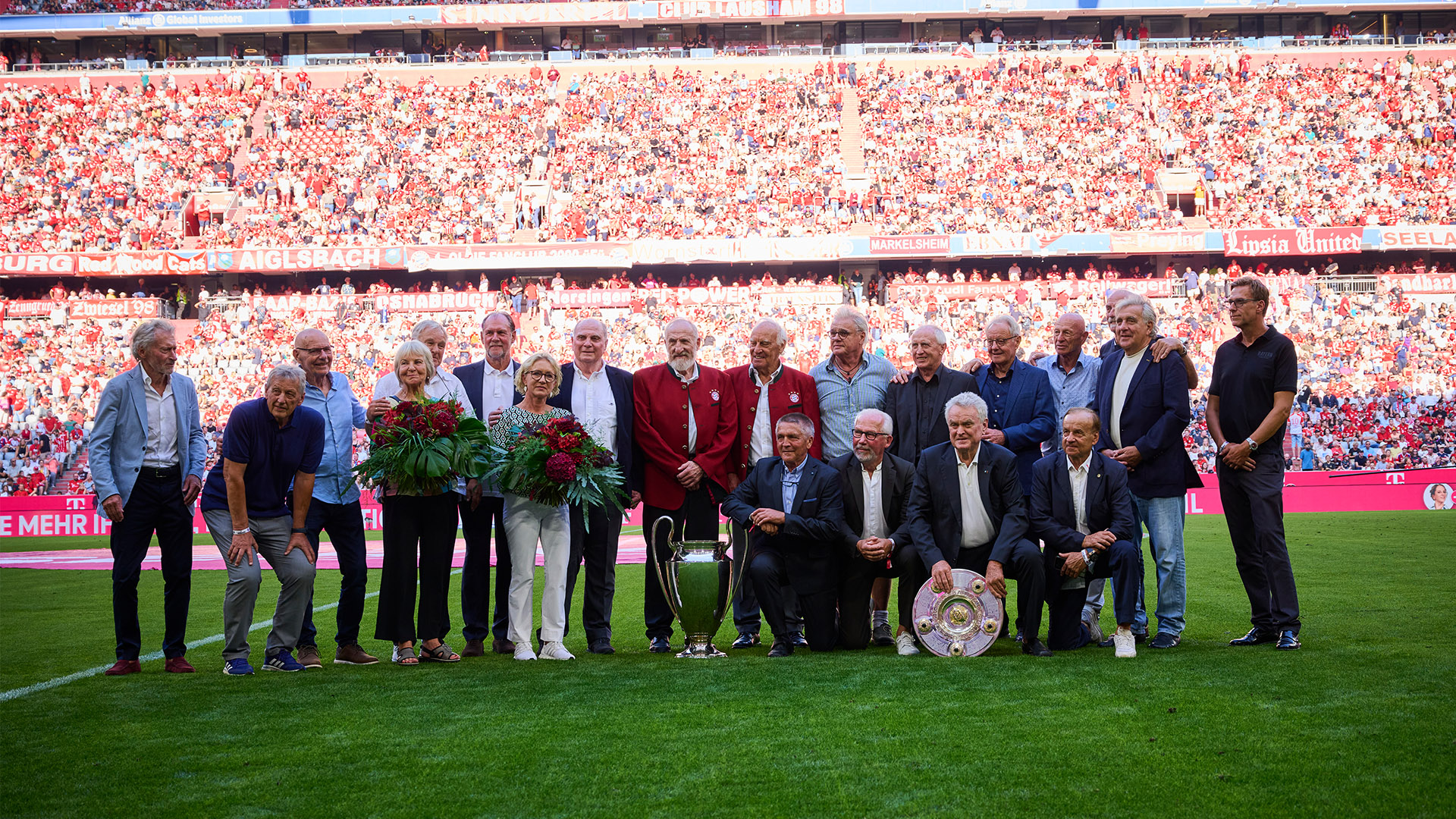 Landesmeistersieger des FC Bayern 1974 werden in der Allianz Arena geehrt