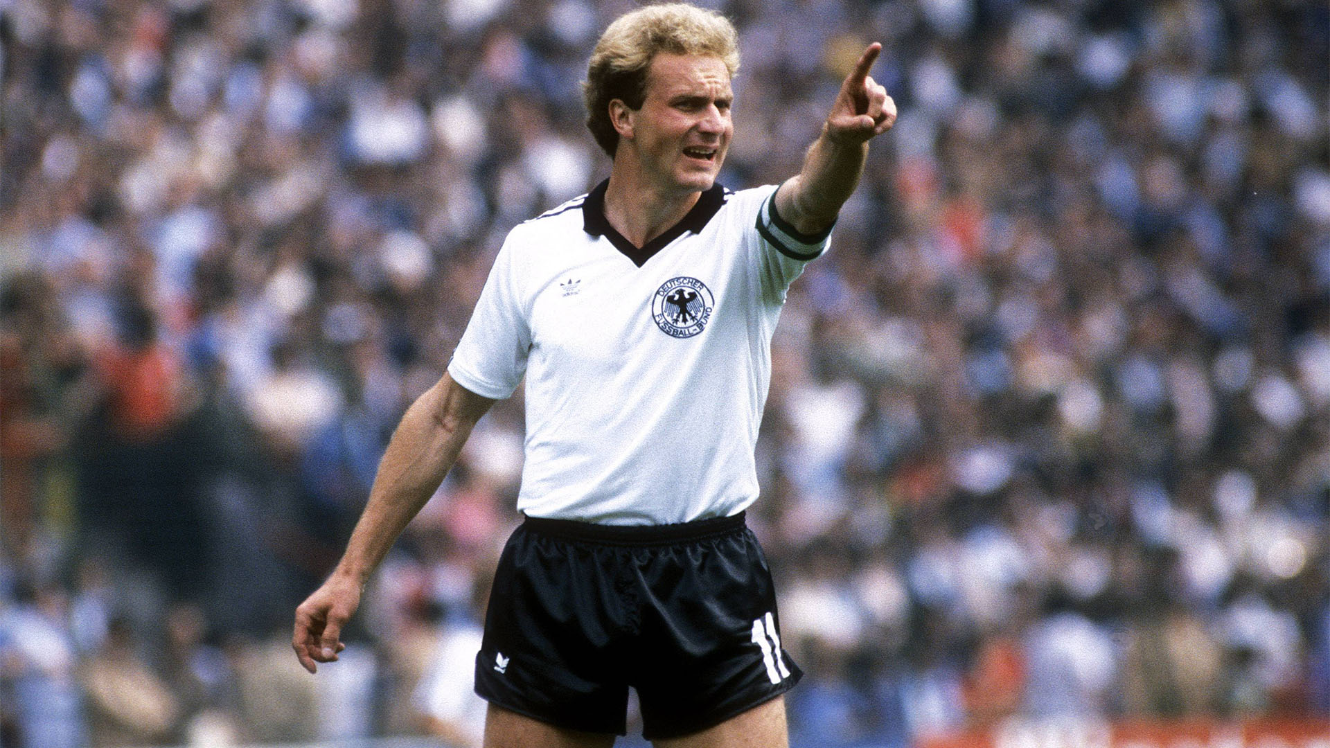 02-fcbayern-dfb-kapitaene-rummenigge-820620-ima