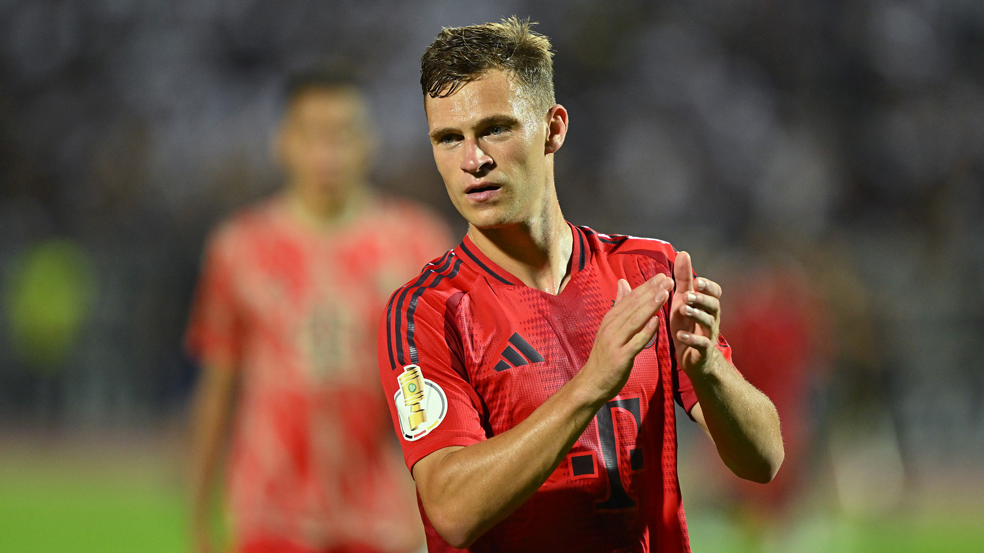 Thomas Müller und Aleksandar Pavlovic bejubeln ein Tor im DFB-Pokal