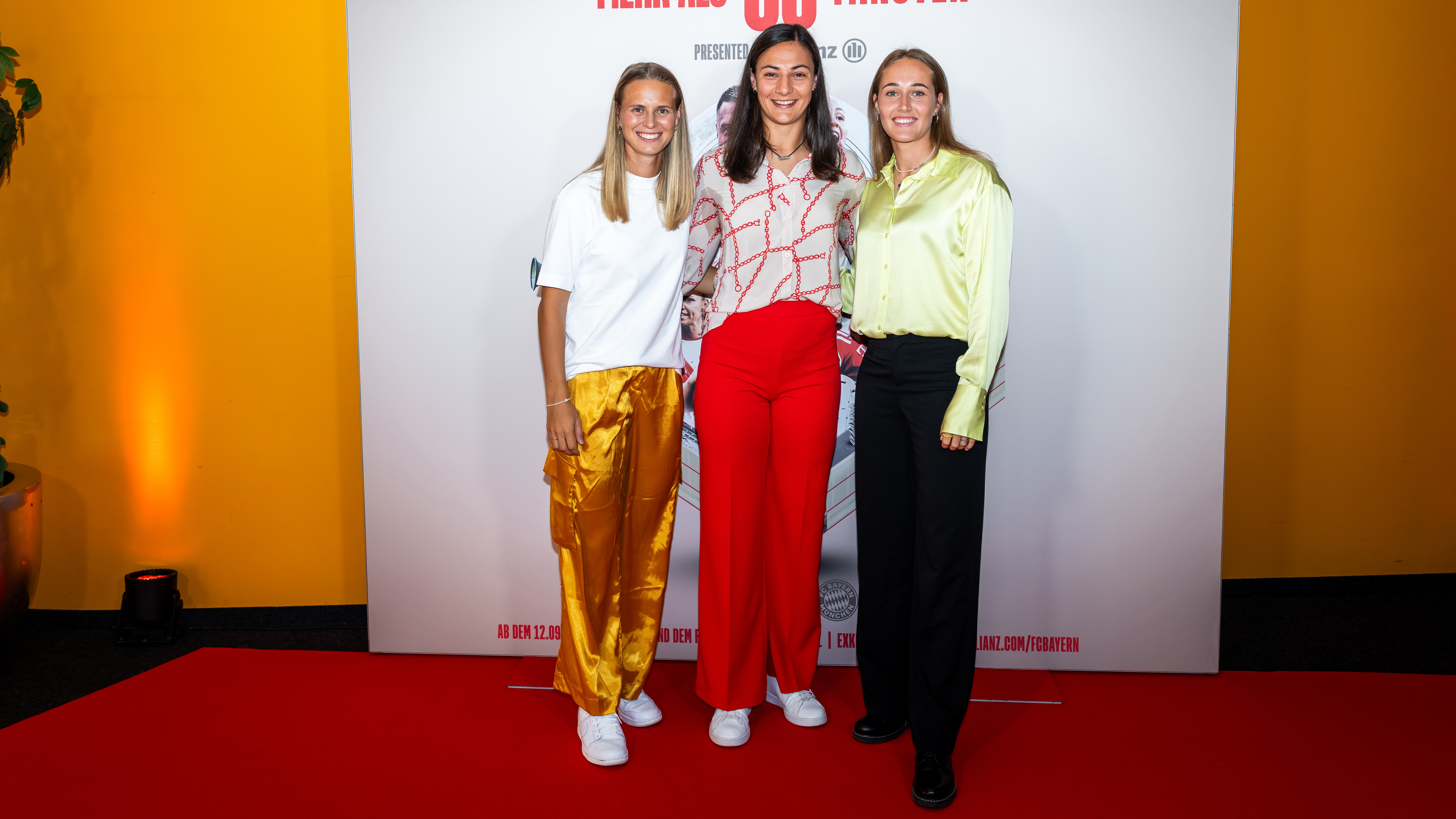 FC Bayern Frauen bei der Premiere der Dokumentation „Mehr als 90 Minuten presented by Allianz“