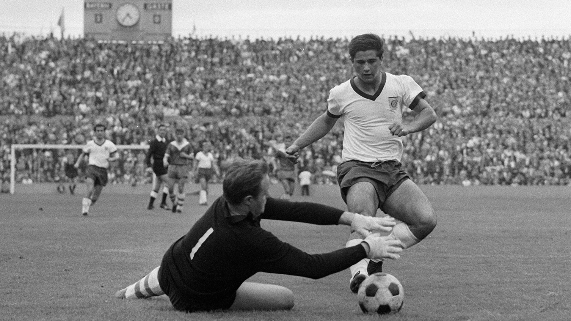 Gerd Müller of FC Bayern in the match against Karlsruher SC 1965