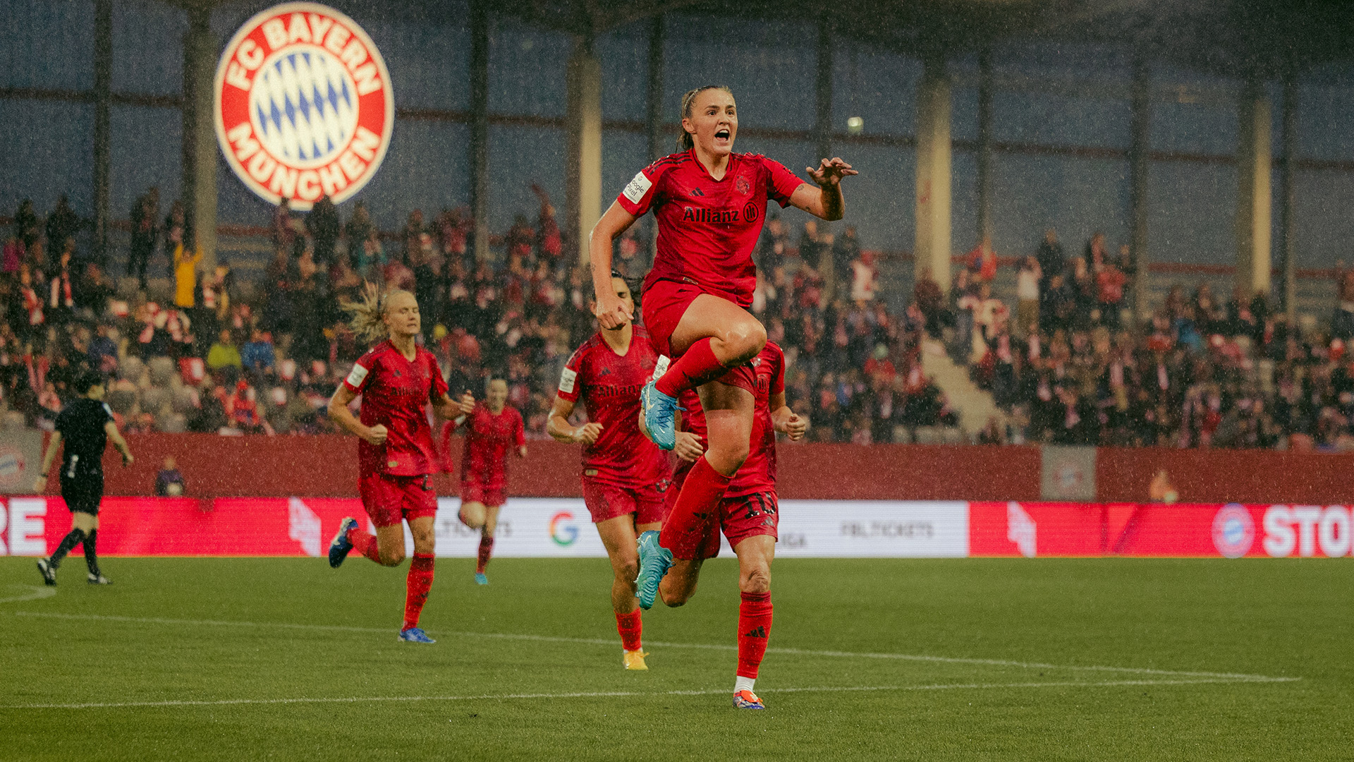 Georgia Stanway, celebration, FC Bayern Women at home to RB Leipzig