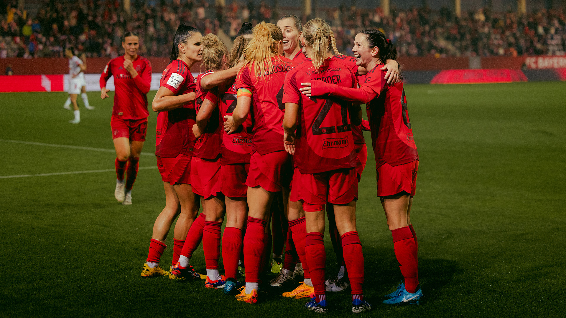 Jubel, Team, FC Bayern Frauen zuhause gegen RB Leipzig