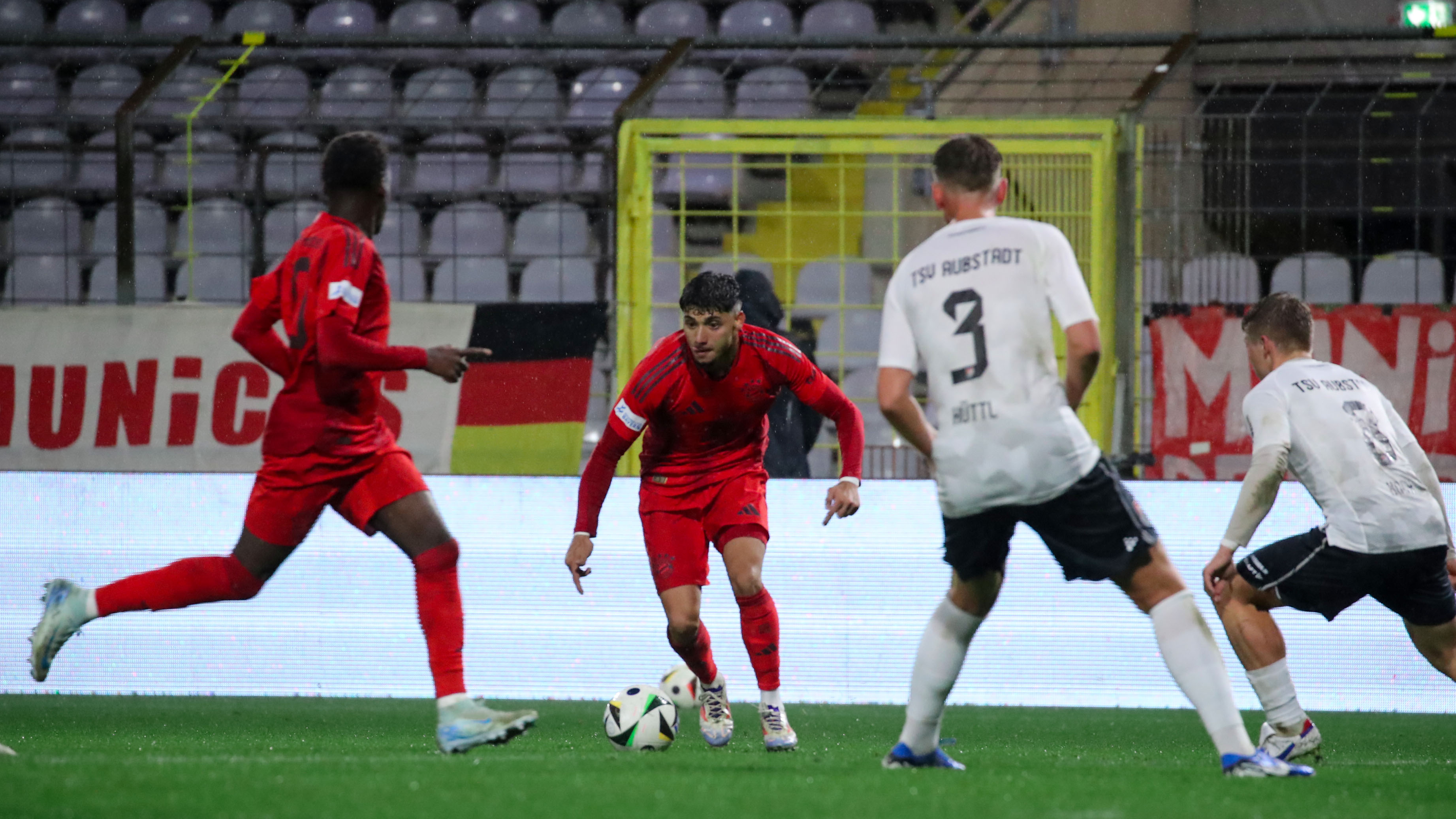 Emirhan Demircan von den FC Bayern Amateuren.