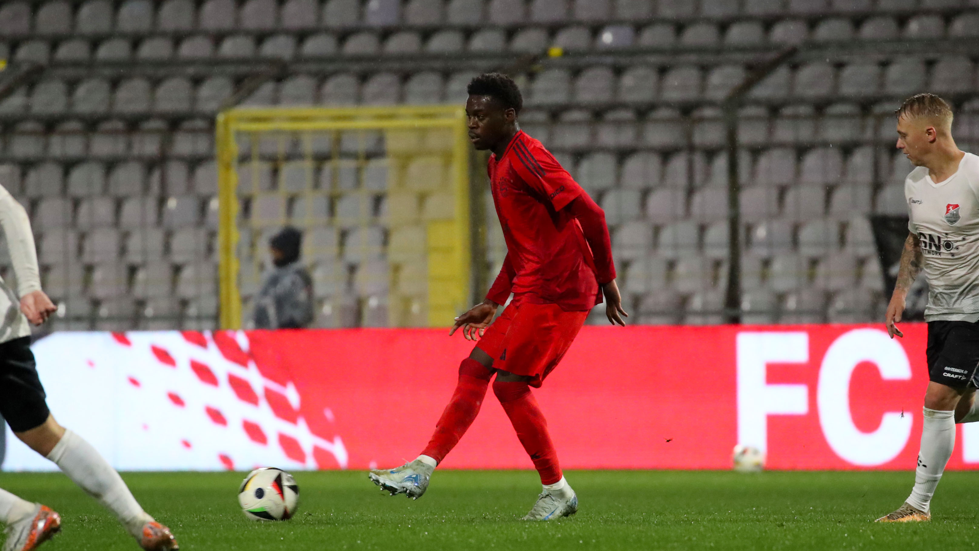 Noel Aseko Nkili vom FC Bayern gegen Aubstadt.