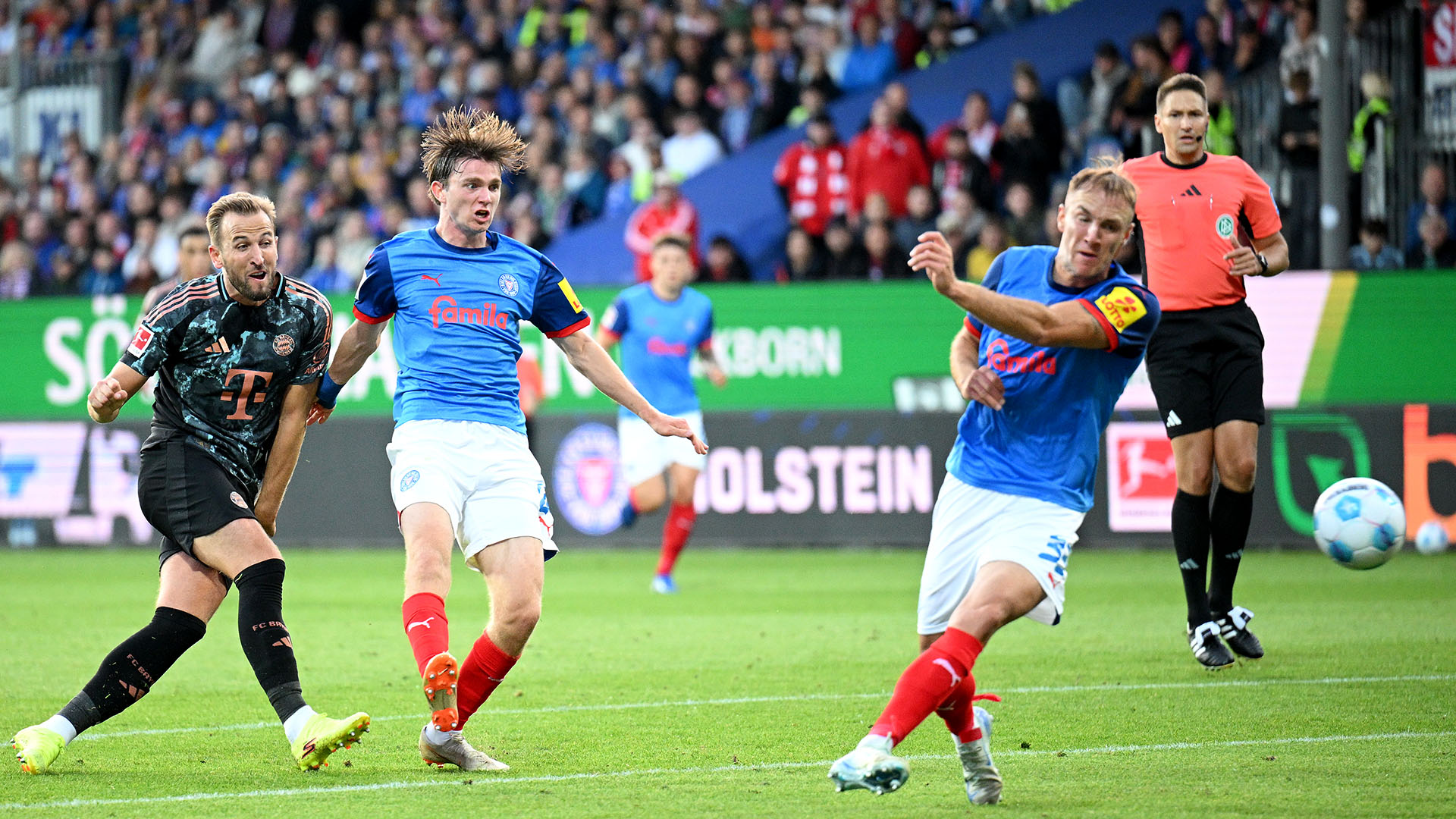 Jugada del partido de la Bundesliga entre el Holstein Kiel y el FC Bayern