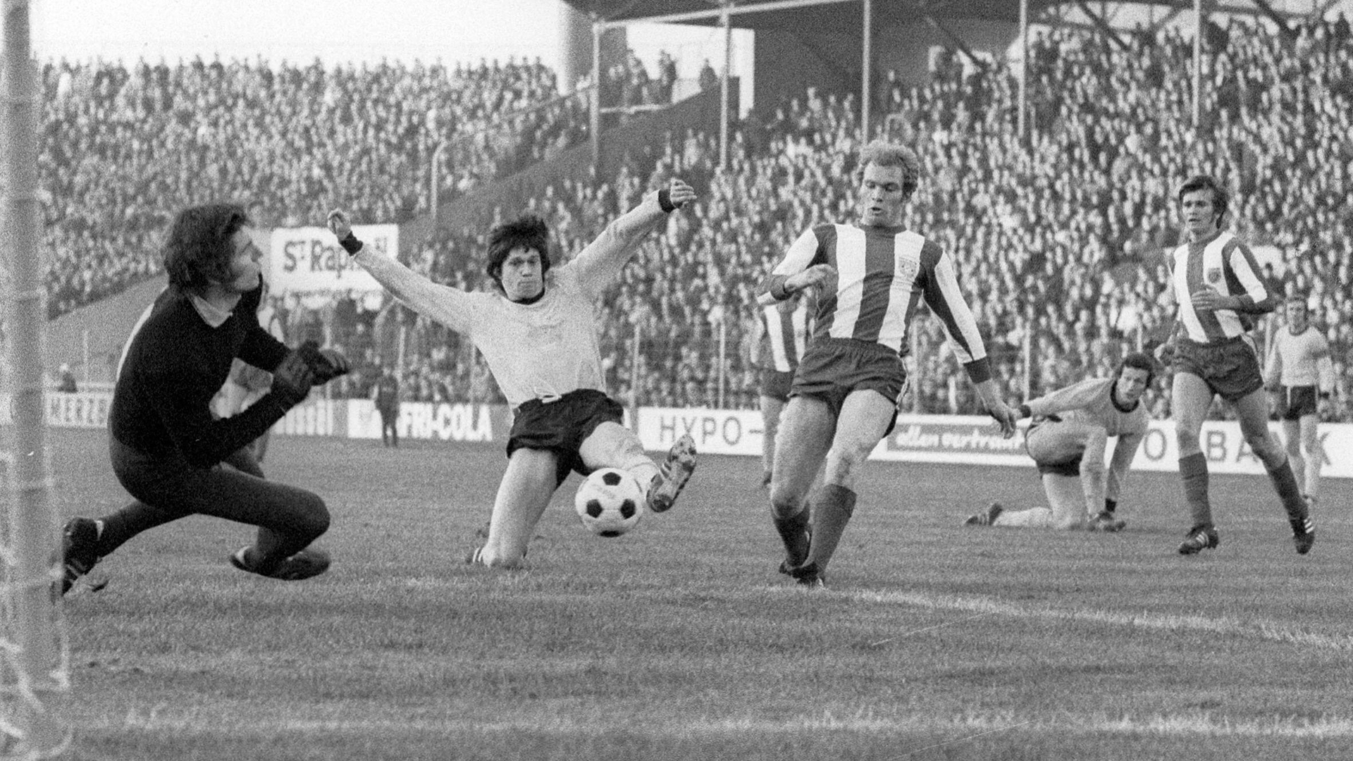 FC Bayern’s Uli Hoeneß in the match against Borussia Dortmund in 1971