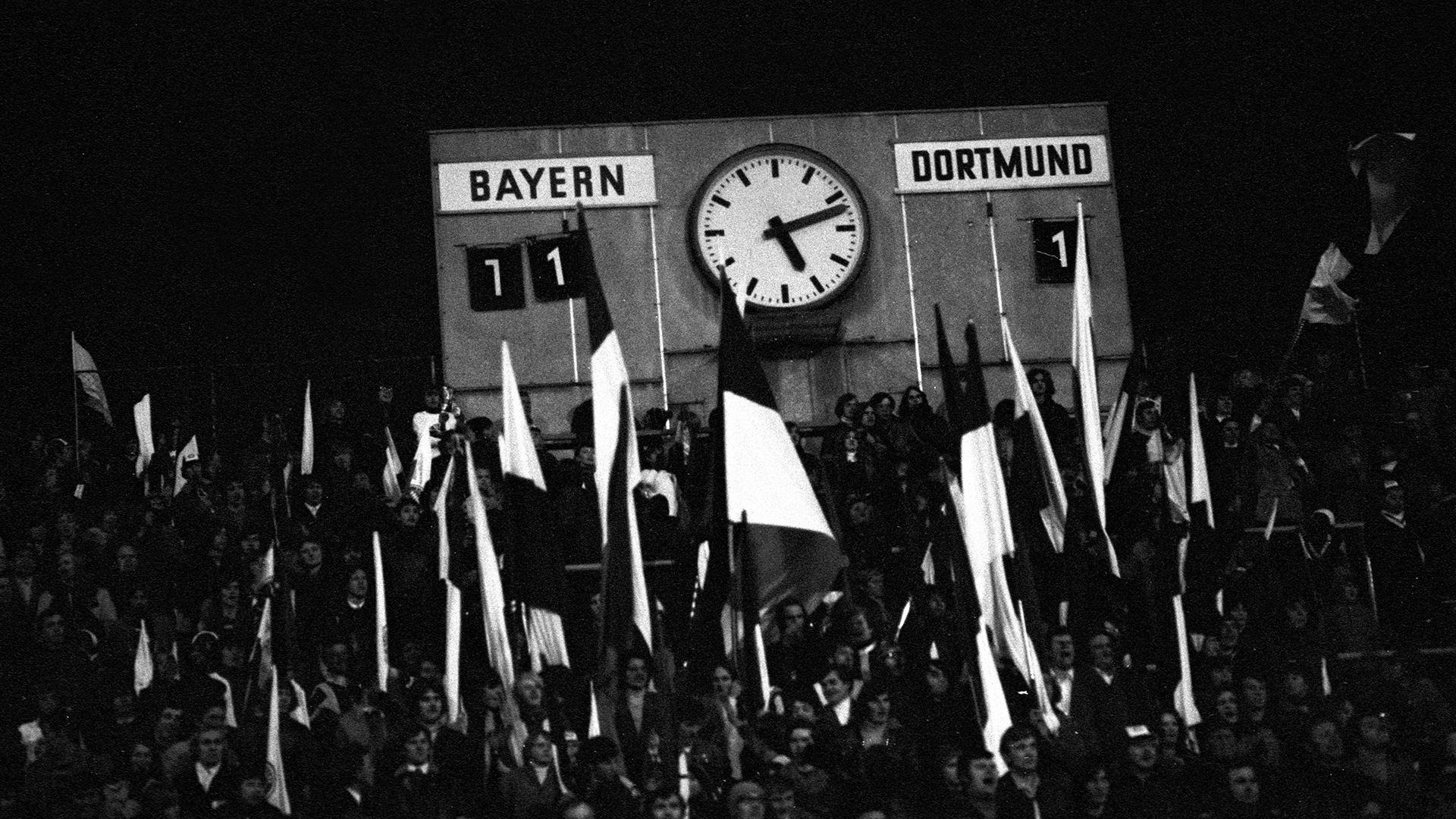 The final scoreline of FC Bayern’s Bundesliga match against Borussia Dortmund in 1971 on the scoreboard.