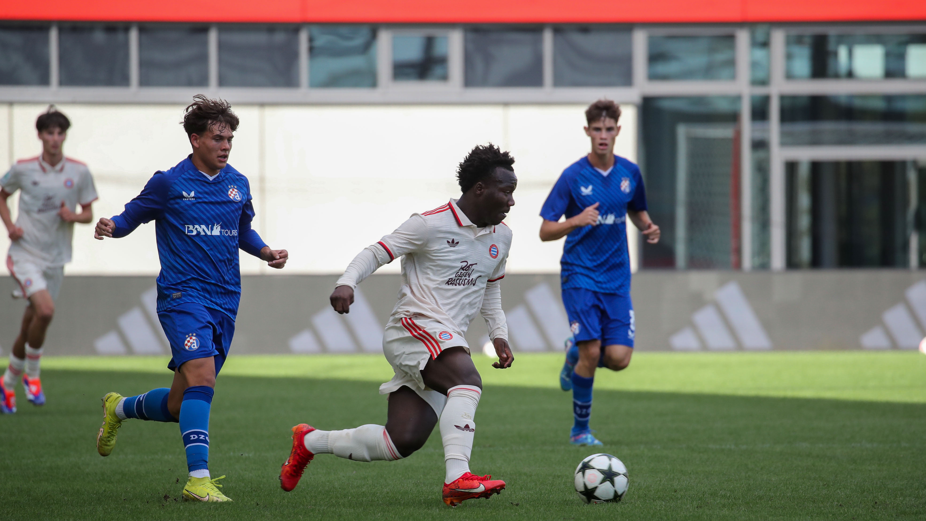 Nesotry Irankunda im Spiel gegen Dinamo Zagreb.