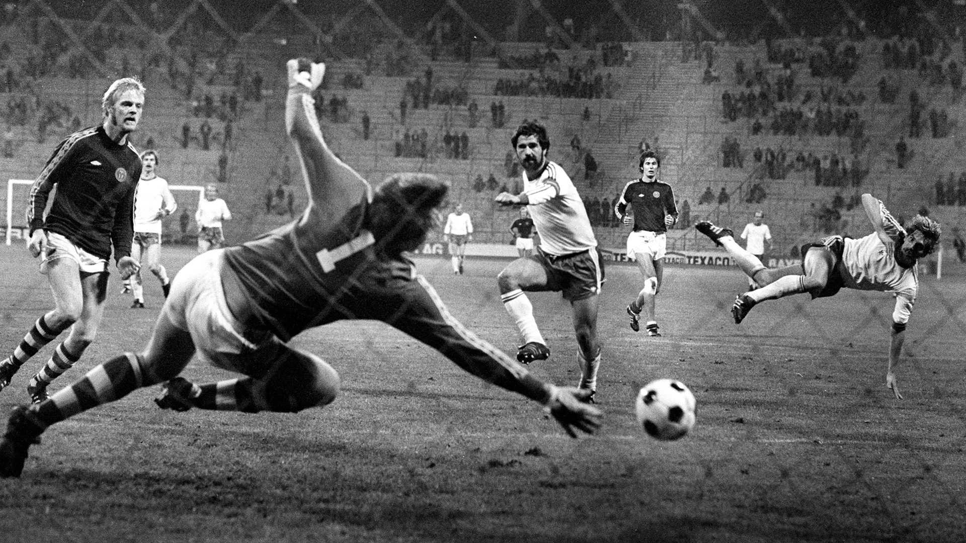 Gerd Müller vom FC Bayern im Spiel gegen Mjöndalen IF 1977