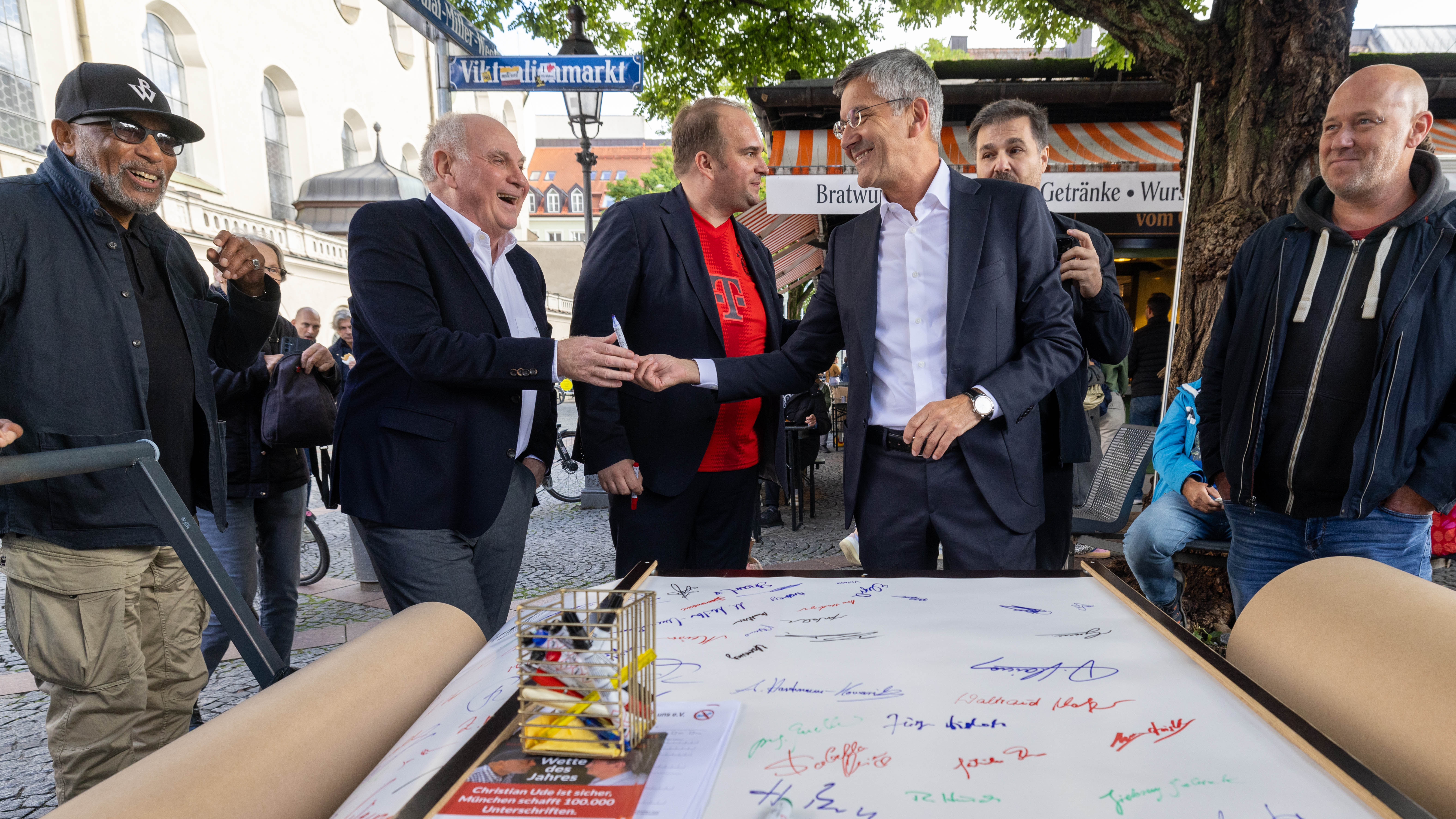 Uli Hoeneß Herbert Hainer Viktualienmarkt.