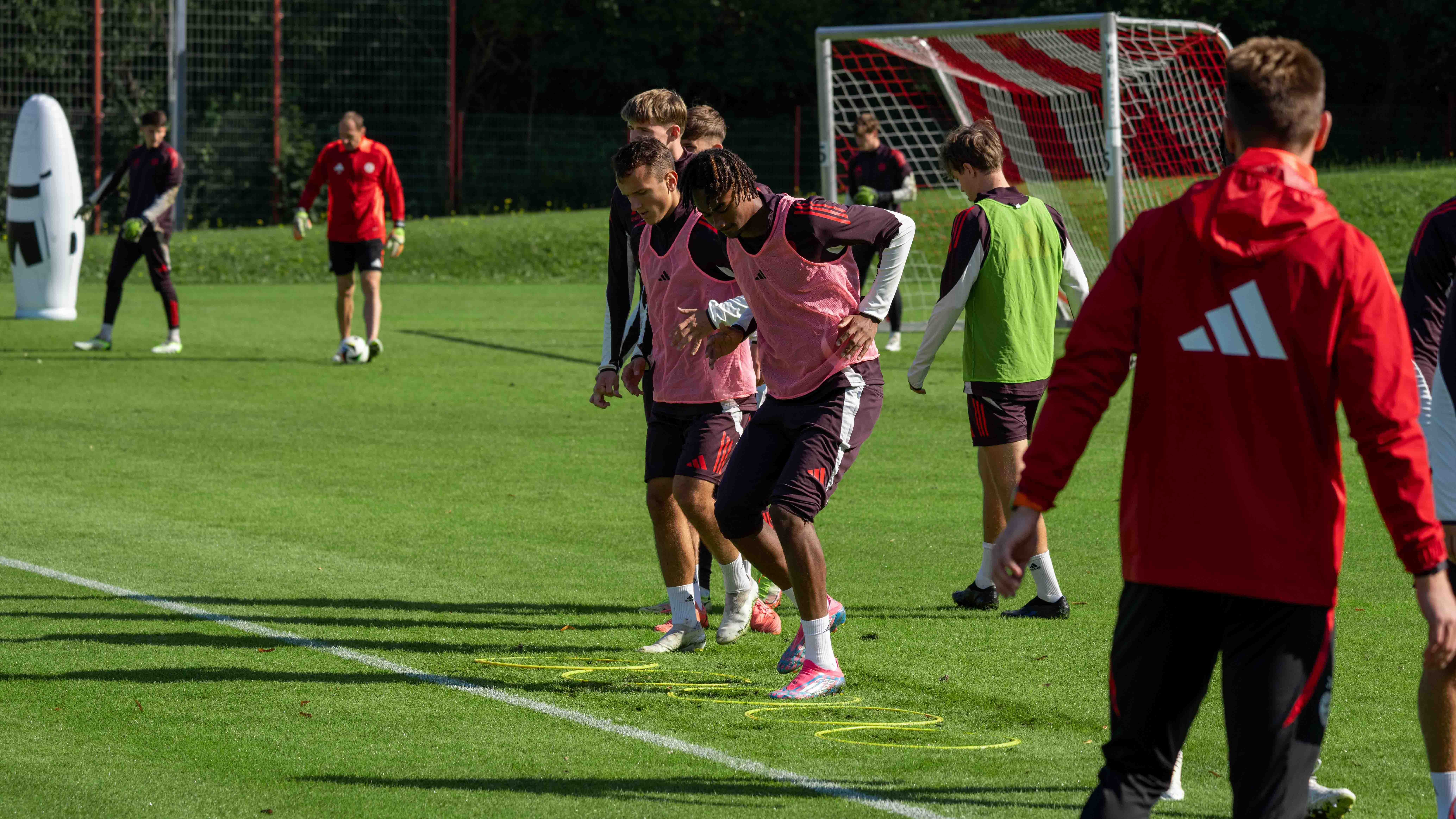 Gabriel Marusic im Training der FC Bayern Amateure vor dem Regionalliga-Spiel gegen den TSV Aubstadt.