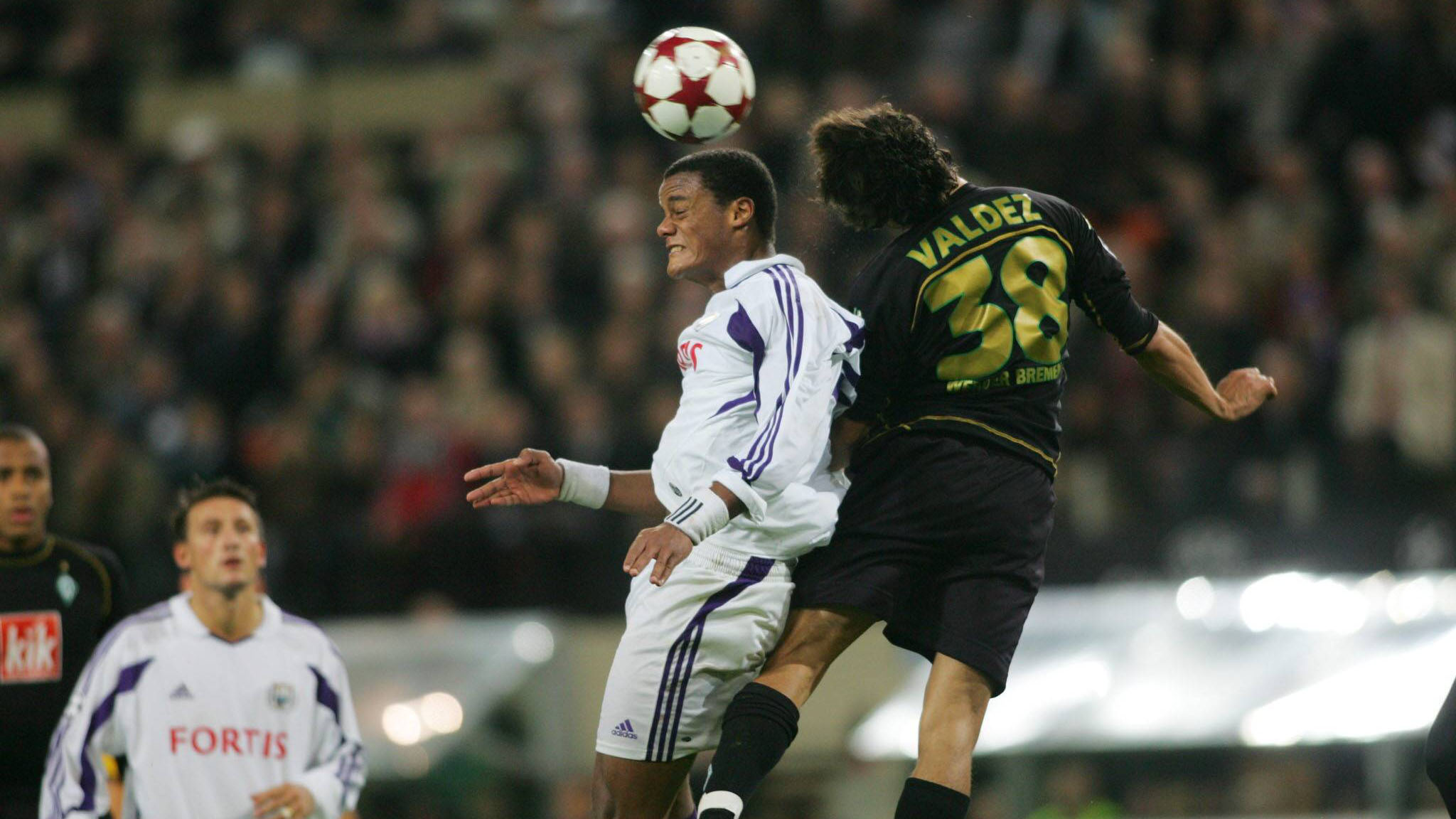 Anderlecht's Vincent Kompany in an aerial duel with Bremen's Nelson Valdez.