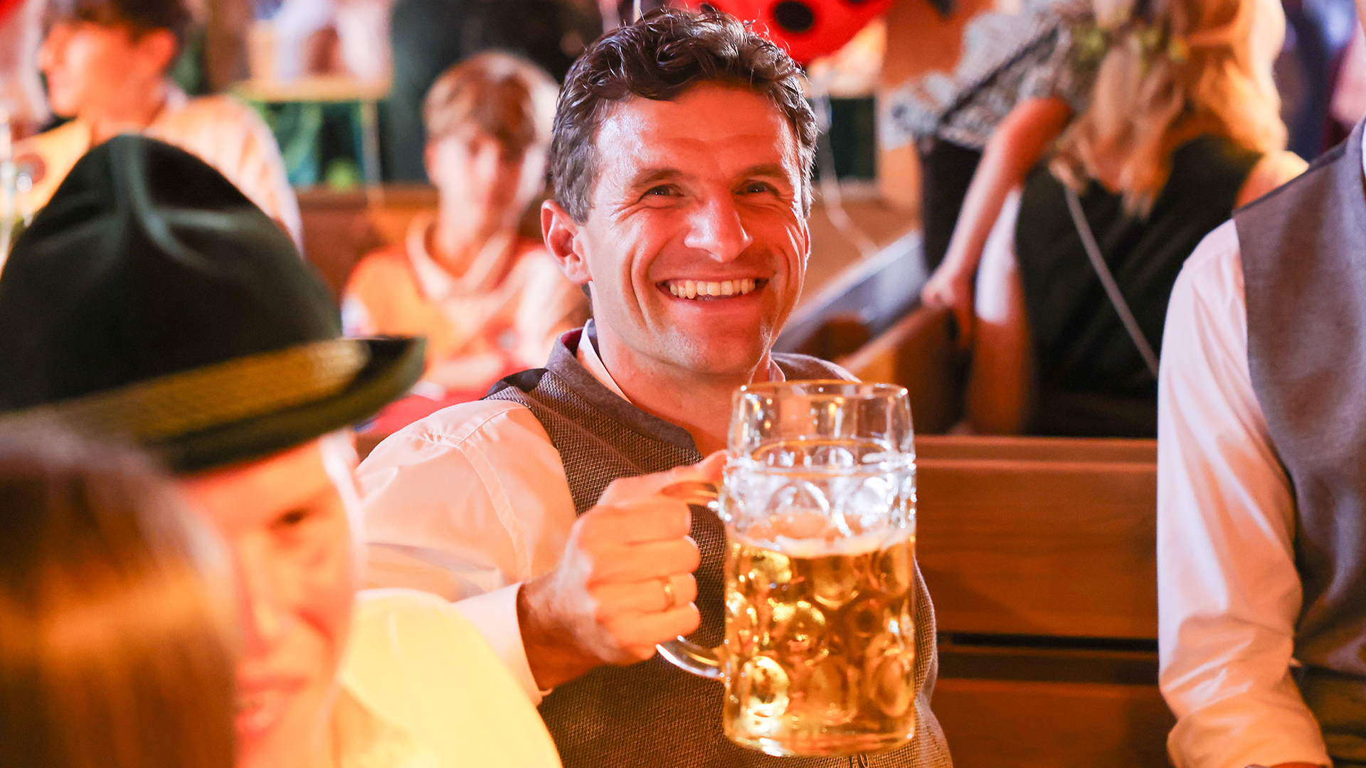 Traditioneller Besuch: Der FC Bayern auf dem Oktoberfest 2024