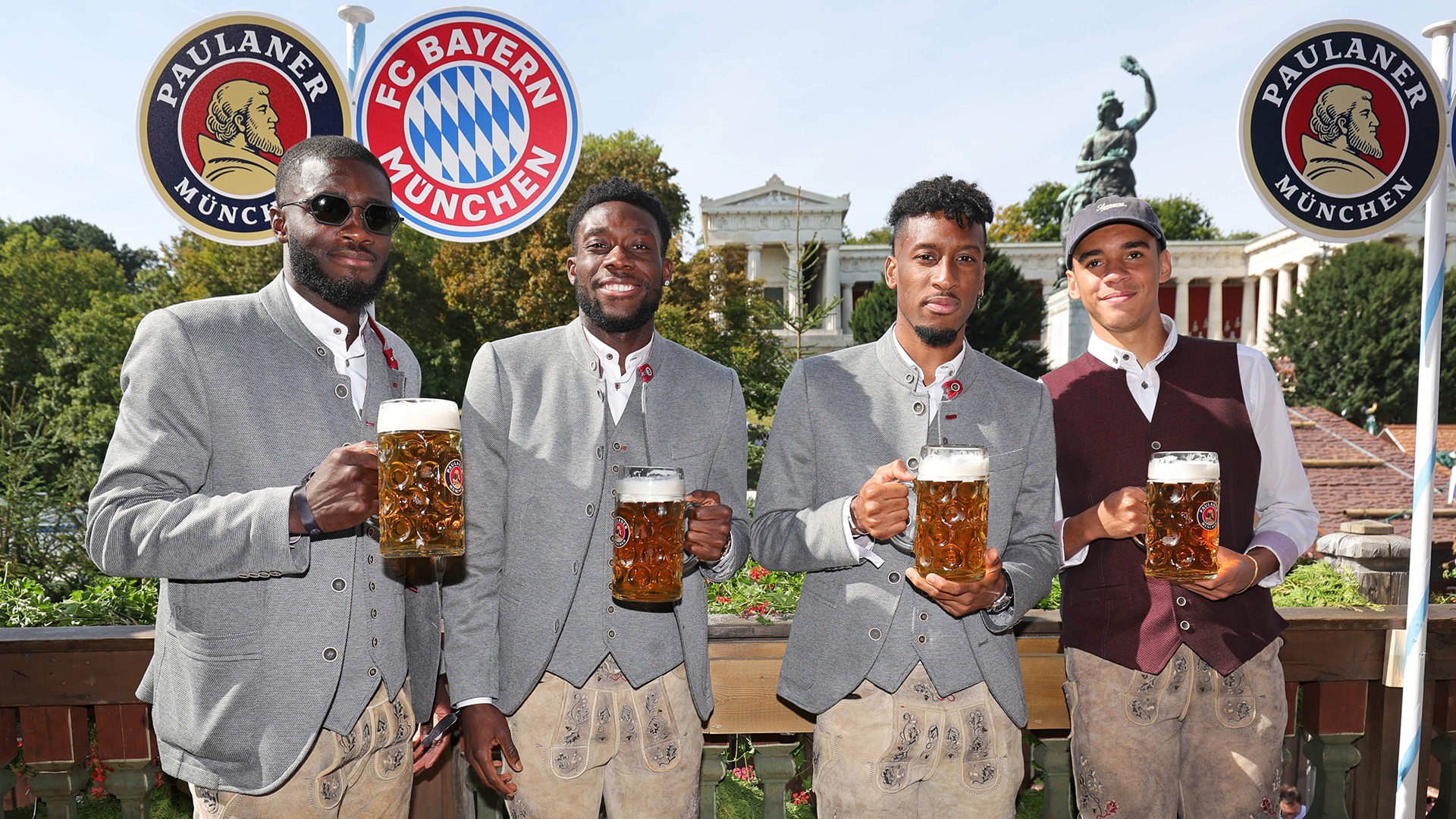 Traditioneller Besuch: Der FC Bayern auf dem Oktoberfest 2024