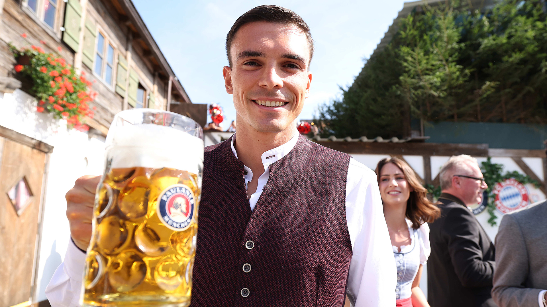 Traditioneller Besuch: Der FC Bayern auf dem Oktoberfest 2024