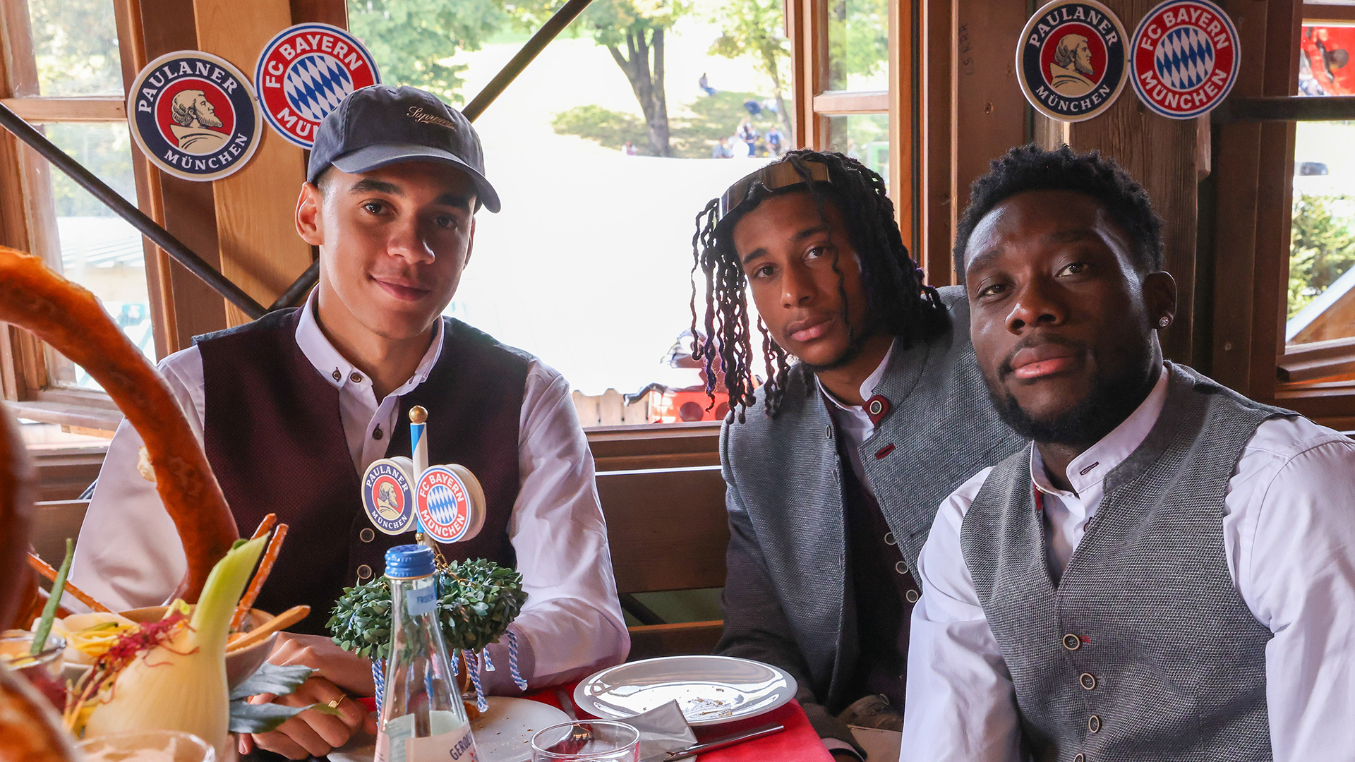 Traditioneller Besuch: Der FC Bayern auf dem Oktoberfest 2024