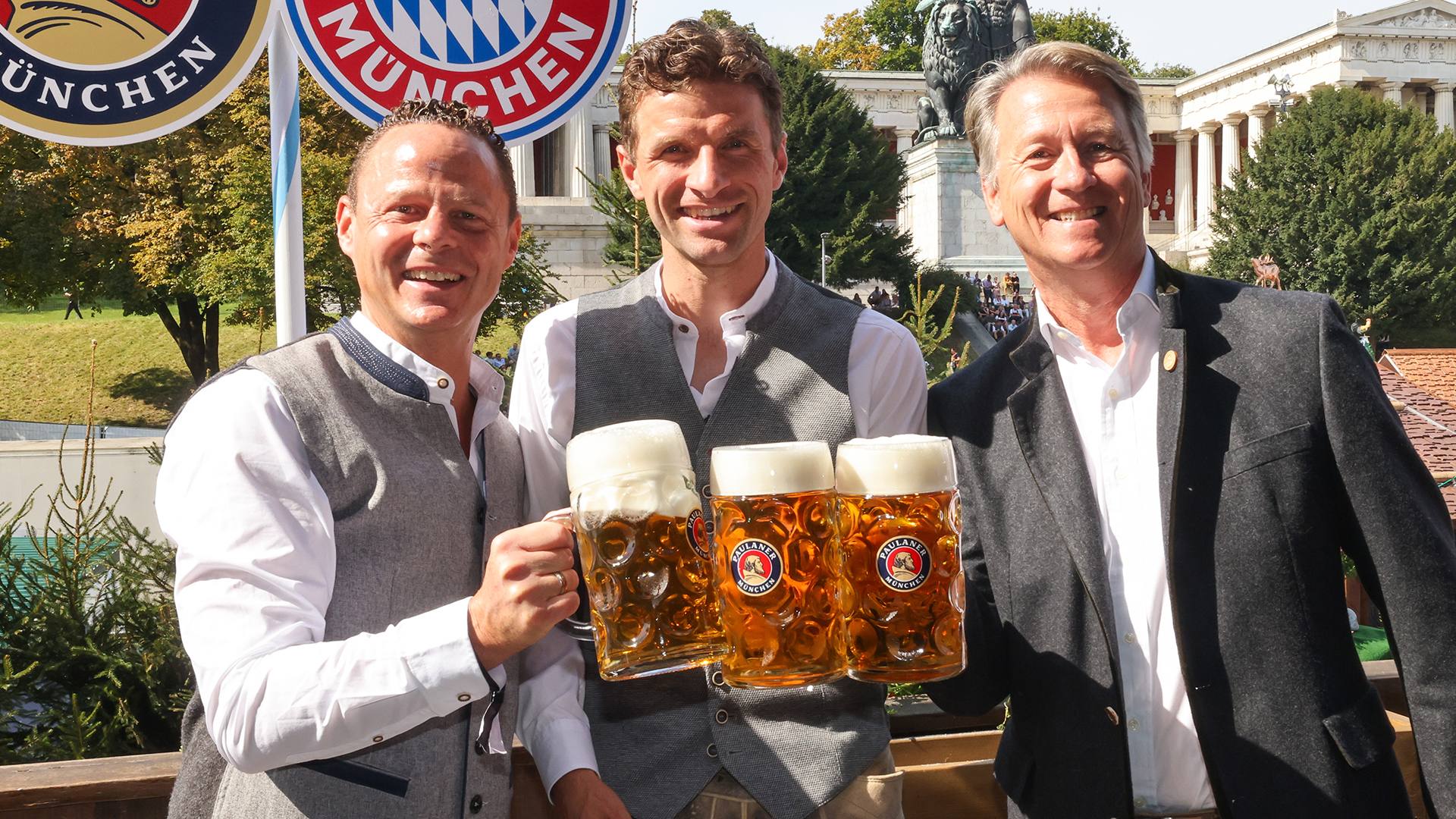 Traditioneller Besuch: Der FC Bayern auf dem Oktoberfest 2024