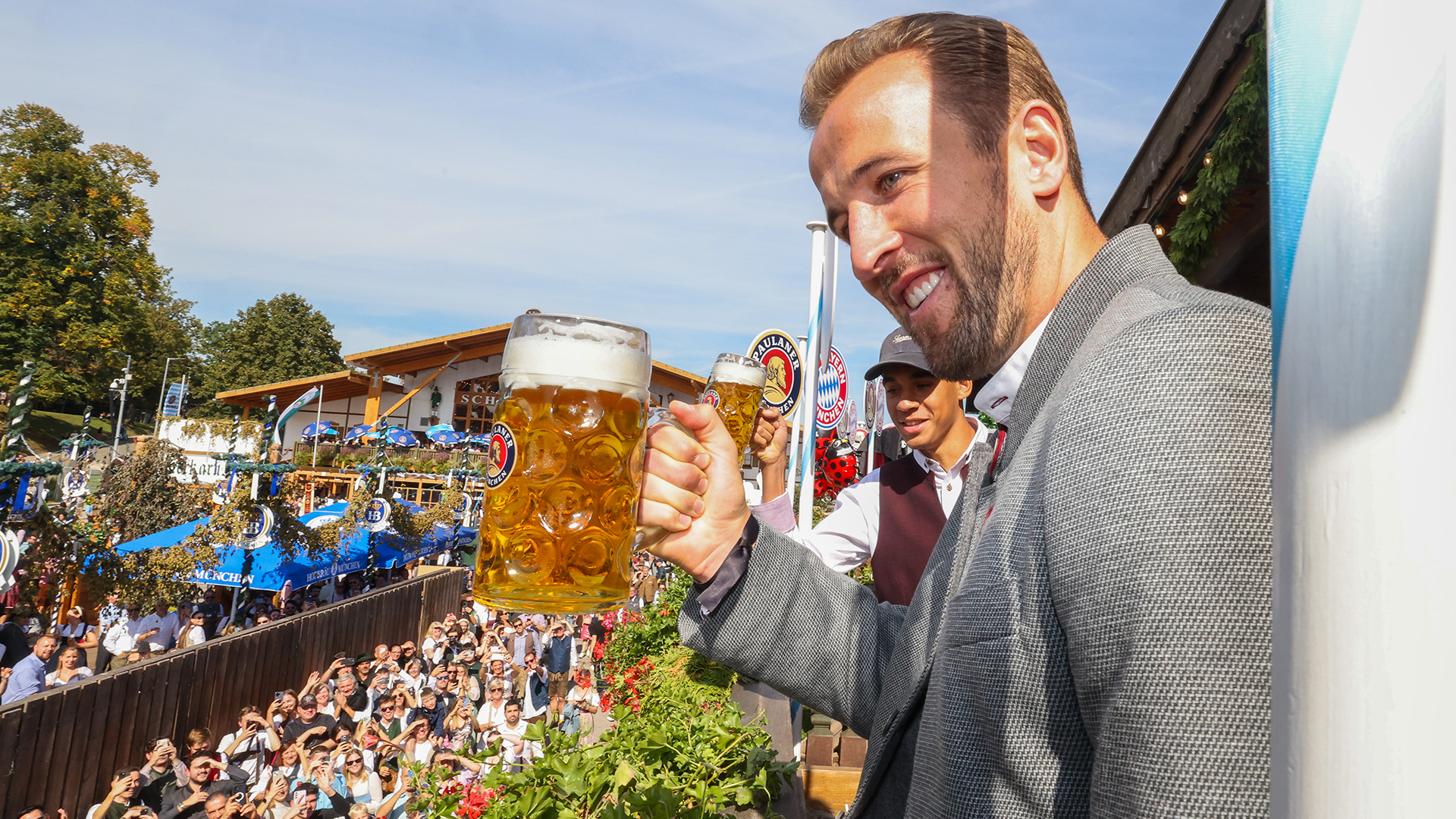 Traditioneller Besuch: Der FC Bayern auf dem Oktoberfest 2024