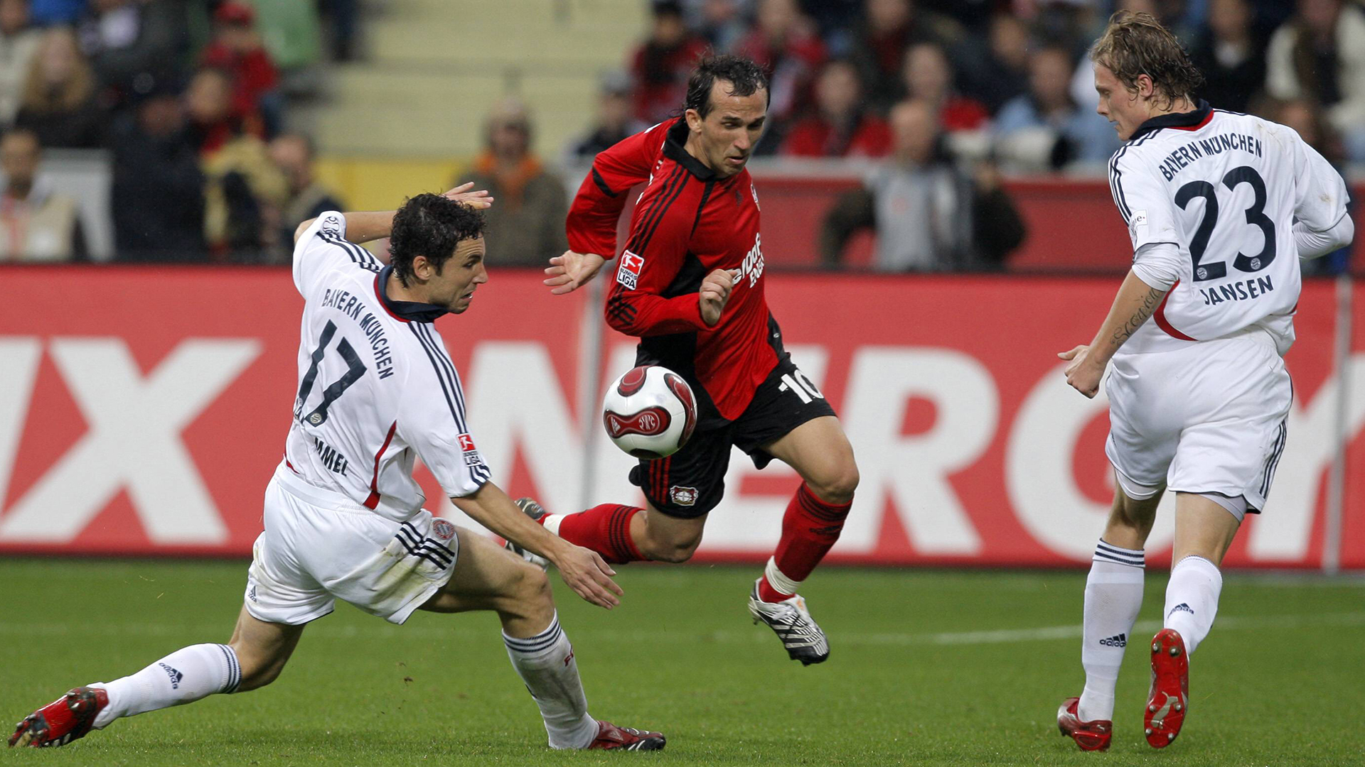 Mark van Bommel y Marcel Jansen del FC Bayern en el partido contra el Bayer 04 Leverkusen 2007