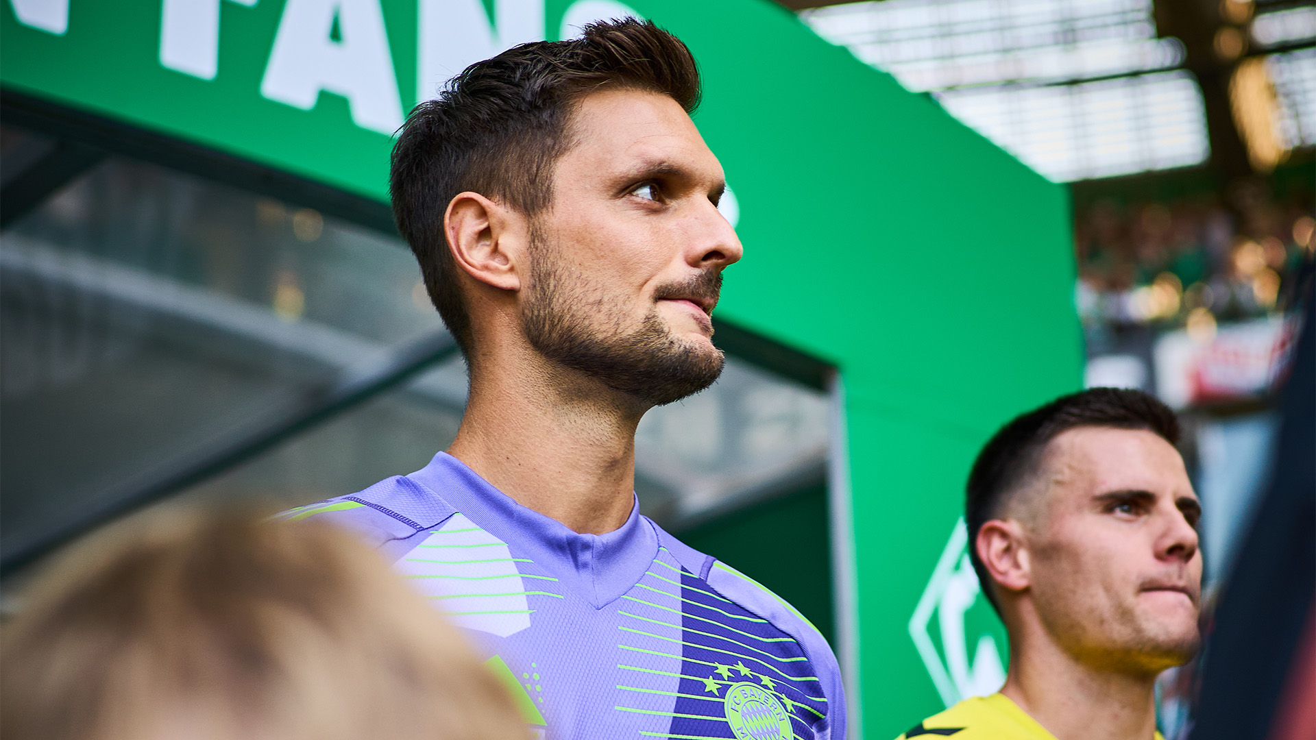 Sven Ulreich läuft ins Weserstadion ein.