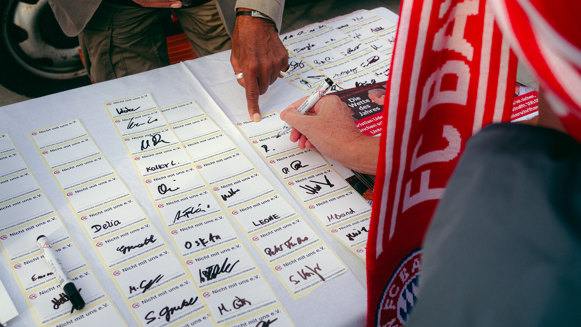 FC Bayern is once again sending out a strong signal against right-wing extremism with its signature campaign.