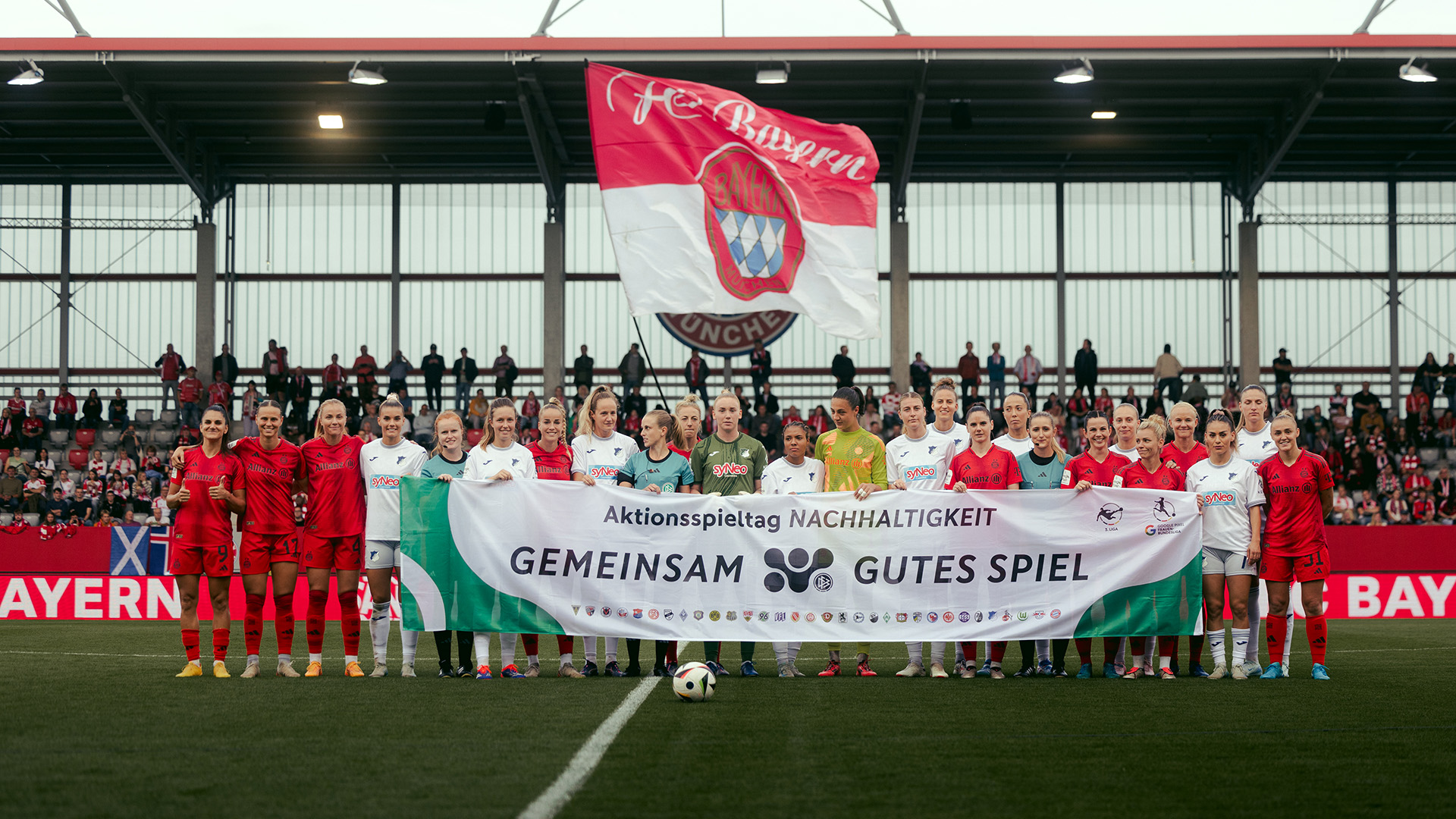 FC Bayern Women came together with opponents Hoffenheim to raise awareness for sustainability.