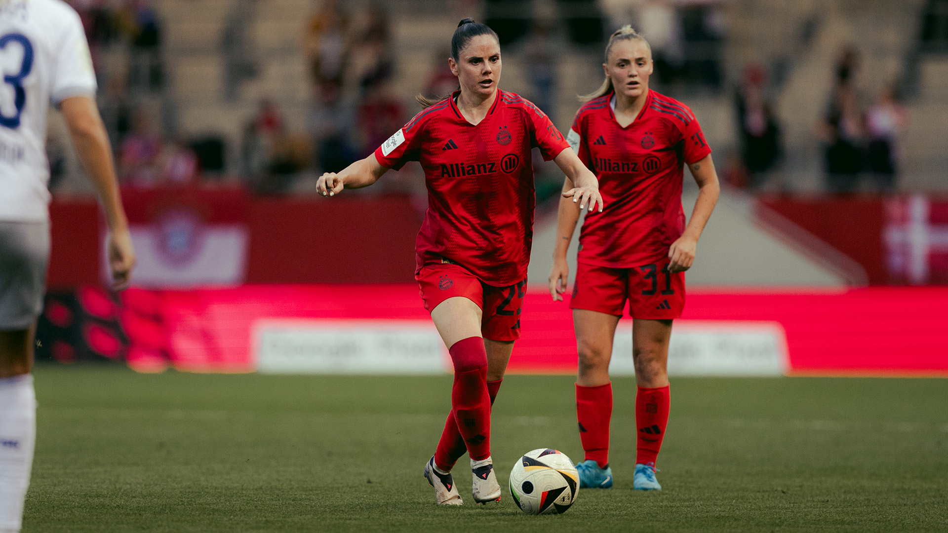 Sarah Zadrazil and Georgia Stanway pulled the strings in midfield for Bayern.