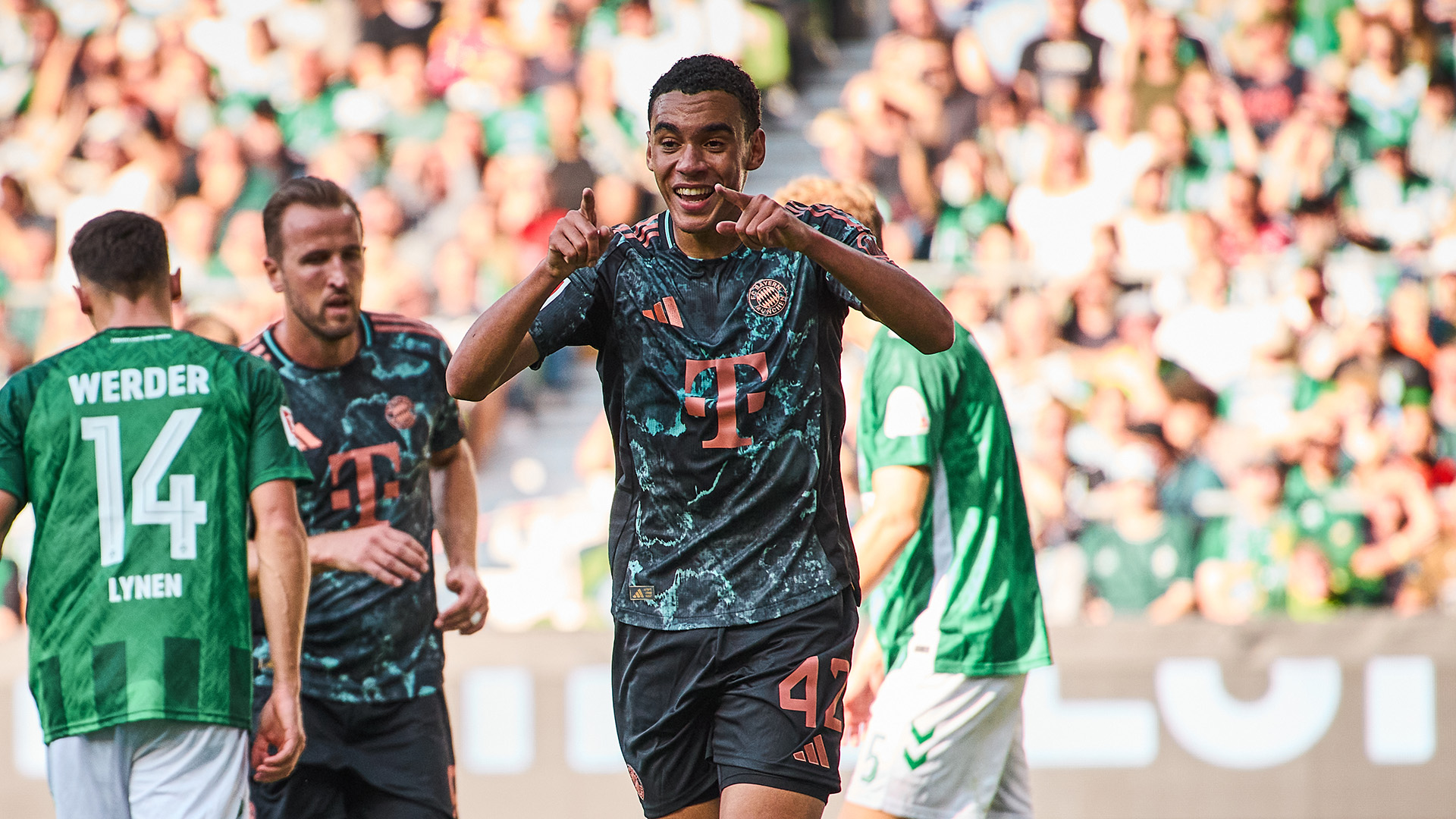 Jamal Musiala celebra un gol contra el Werder Bremen