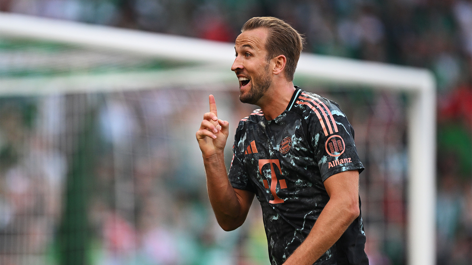 Harry Kane celebra un gol contra el Werder Bremen