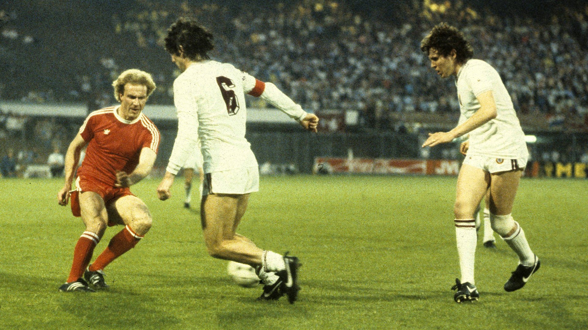 Karl-Heinz Rummenigge vom FC Bayern im Endspiel des Europapokals der Landesmeister 1982 gegen Aston Villa