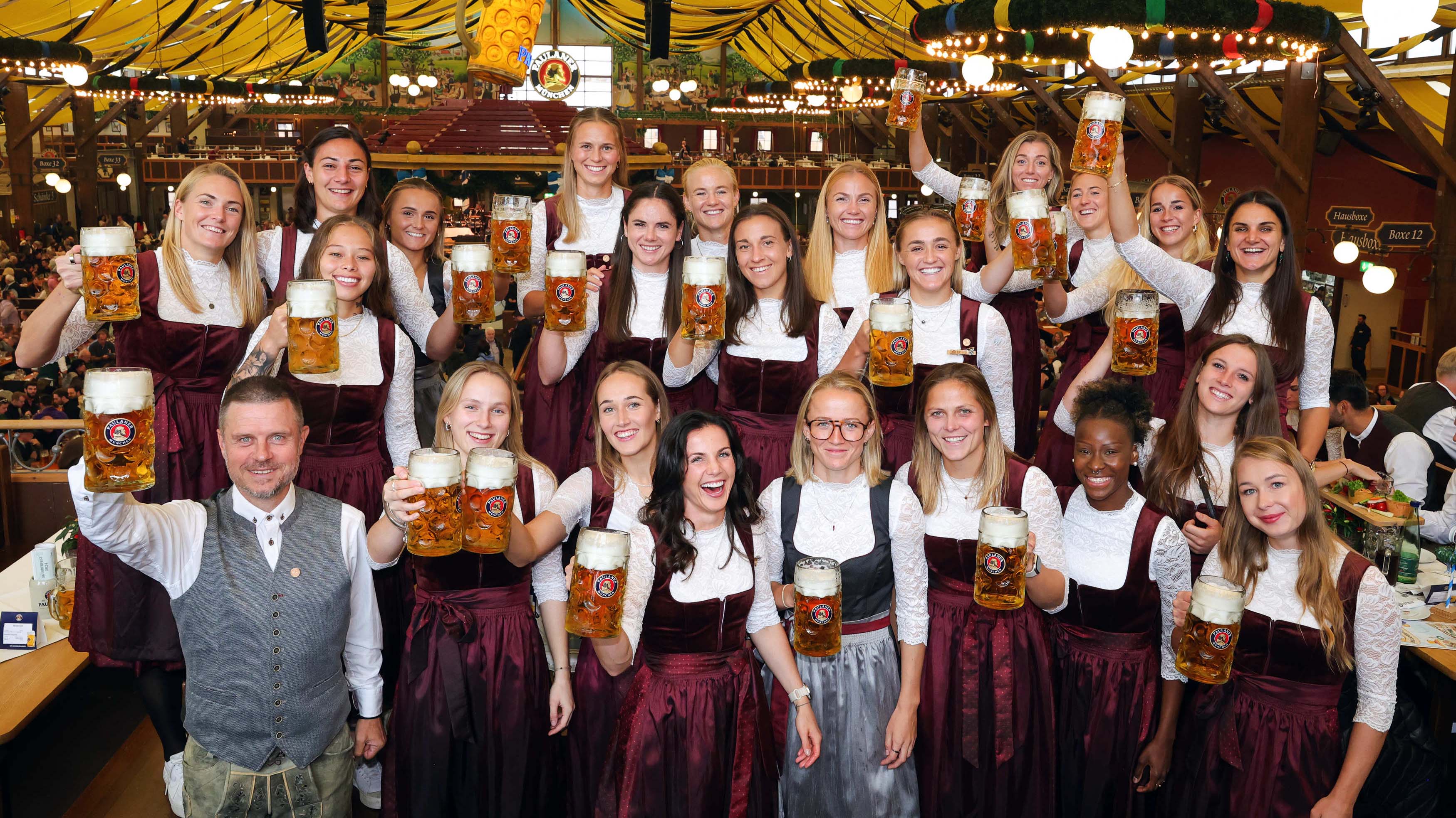 FC Bayern Women at Oktoberfest