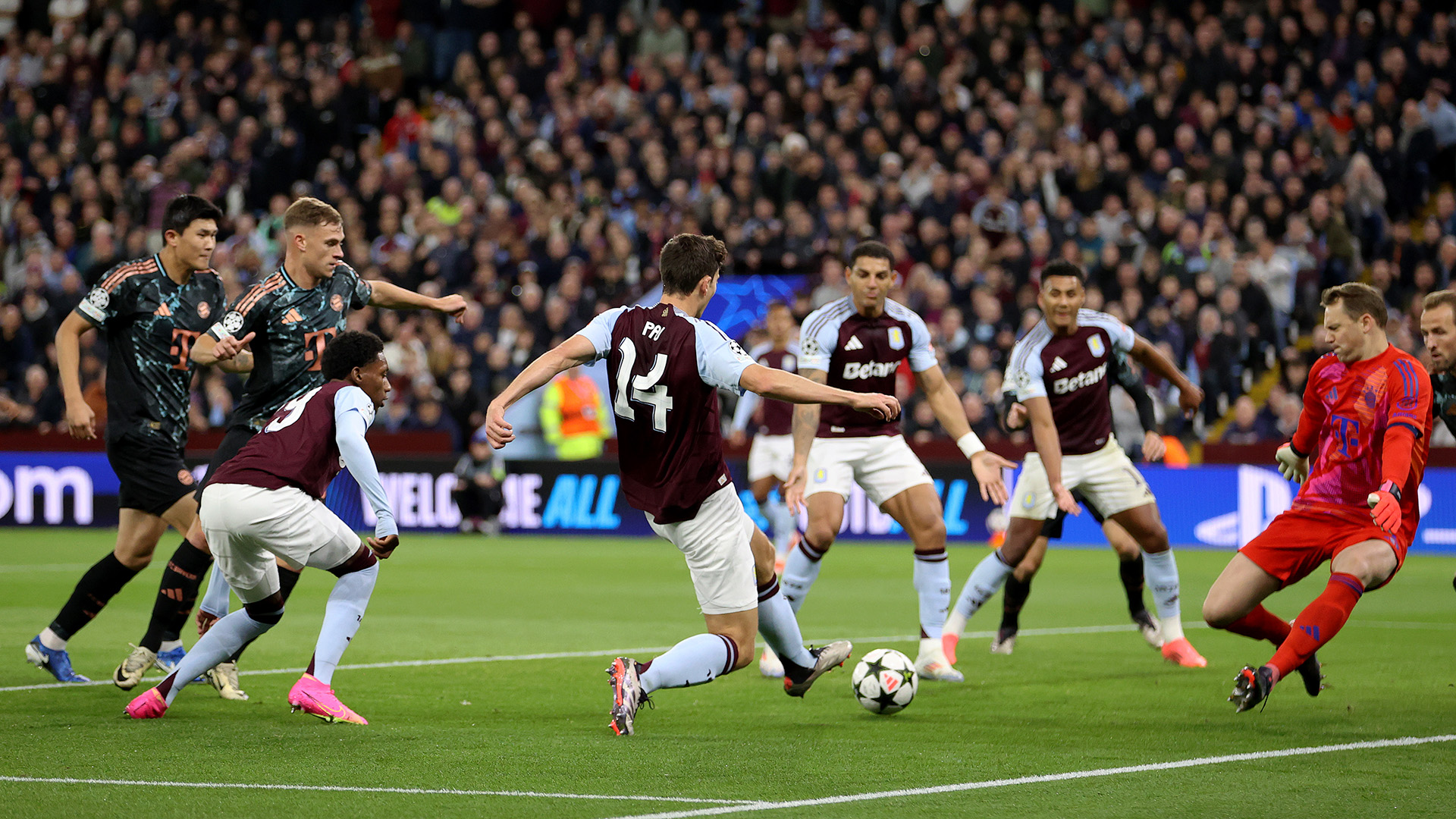 Szene aus dem Spiel zwischen FC Bayern und Aston Villa