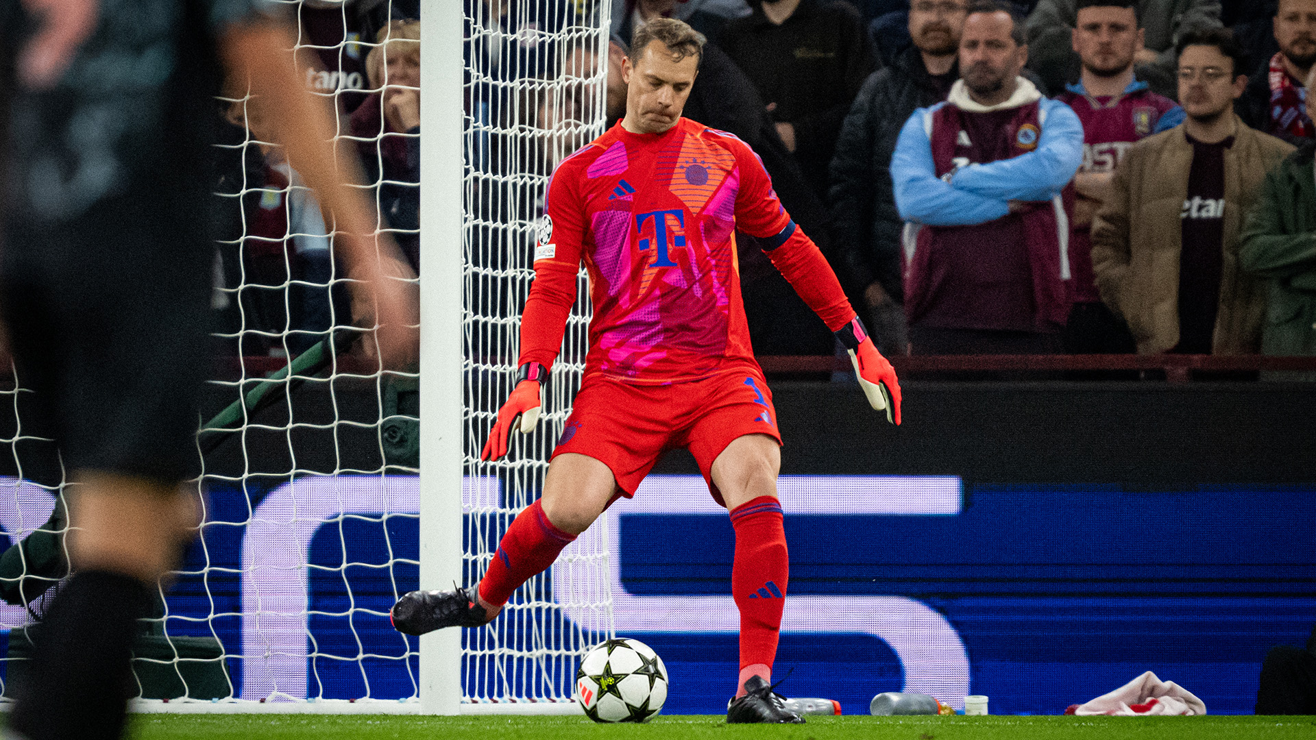 Manuel Neuer im Spiel gegen Aston Villa