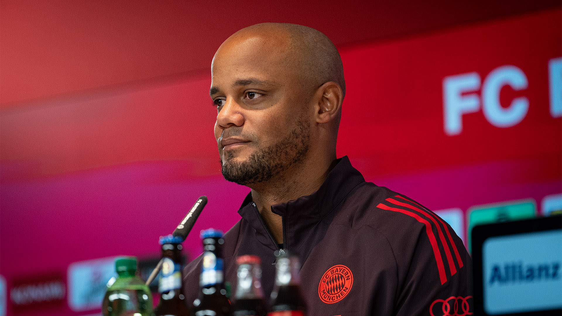 FC Bayern-Trainer Vincent Kompany im Pressetalk