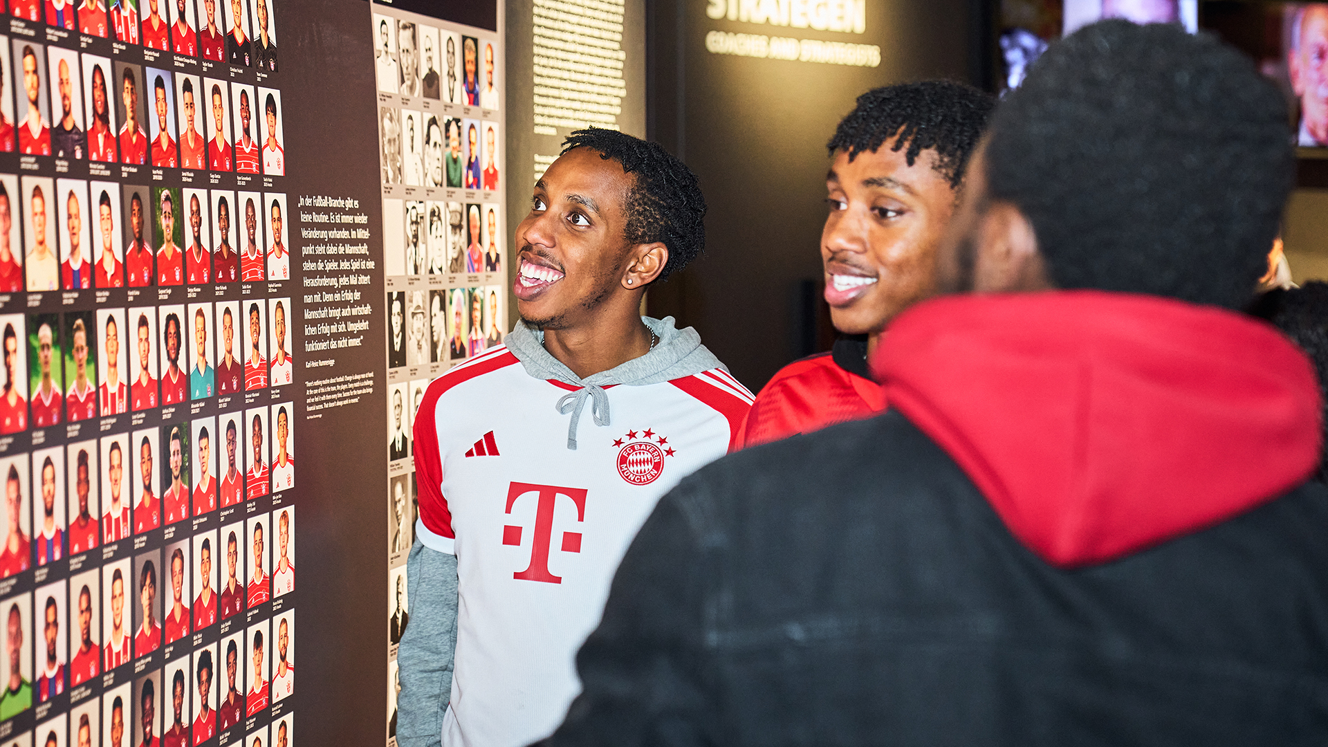 Mitglieder des Fanclubs „Mia San Nashville“ waren zu Besuch beim FC Bayern