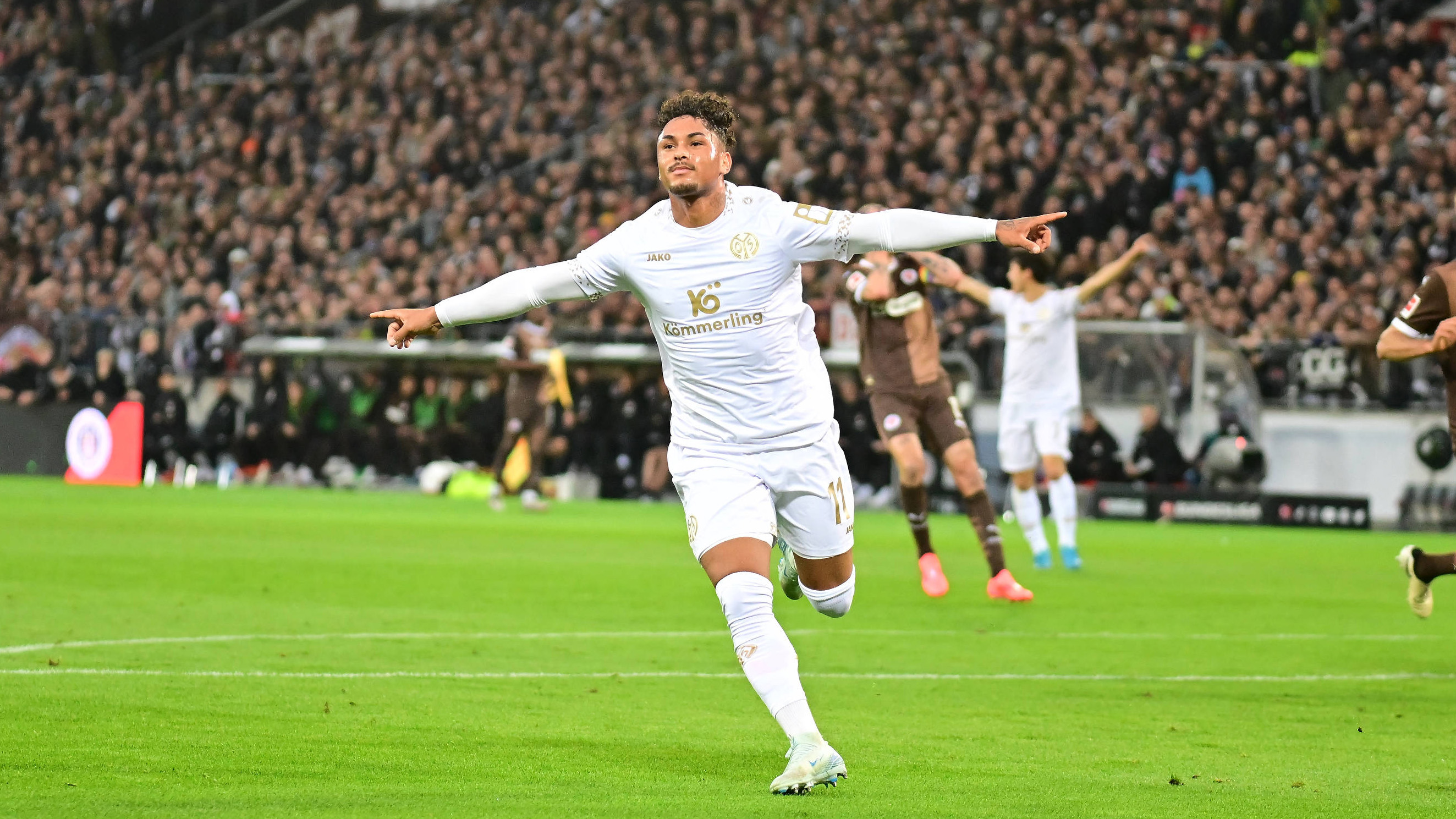 Armindo Sieb celebrates a goal