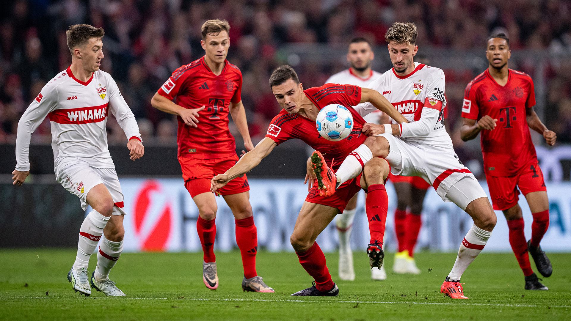 Die Bildergalerie zum Bundesliga-Spiel FC Bayern - VfB Stuttgart