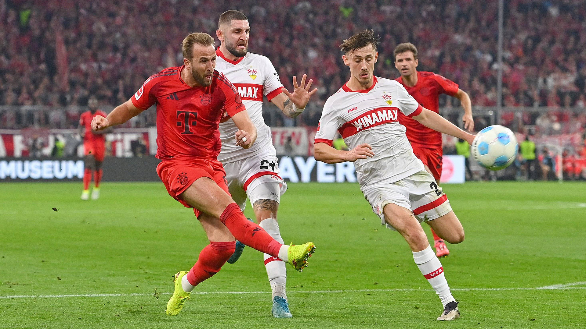 Die Bildergalerie zum Bundesliga-Spiel FC Bayern - VfB Stuttgart