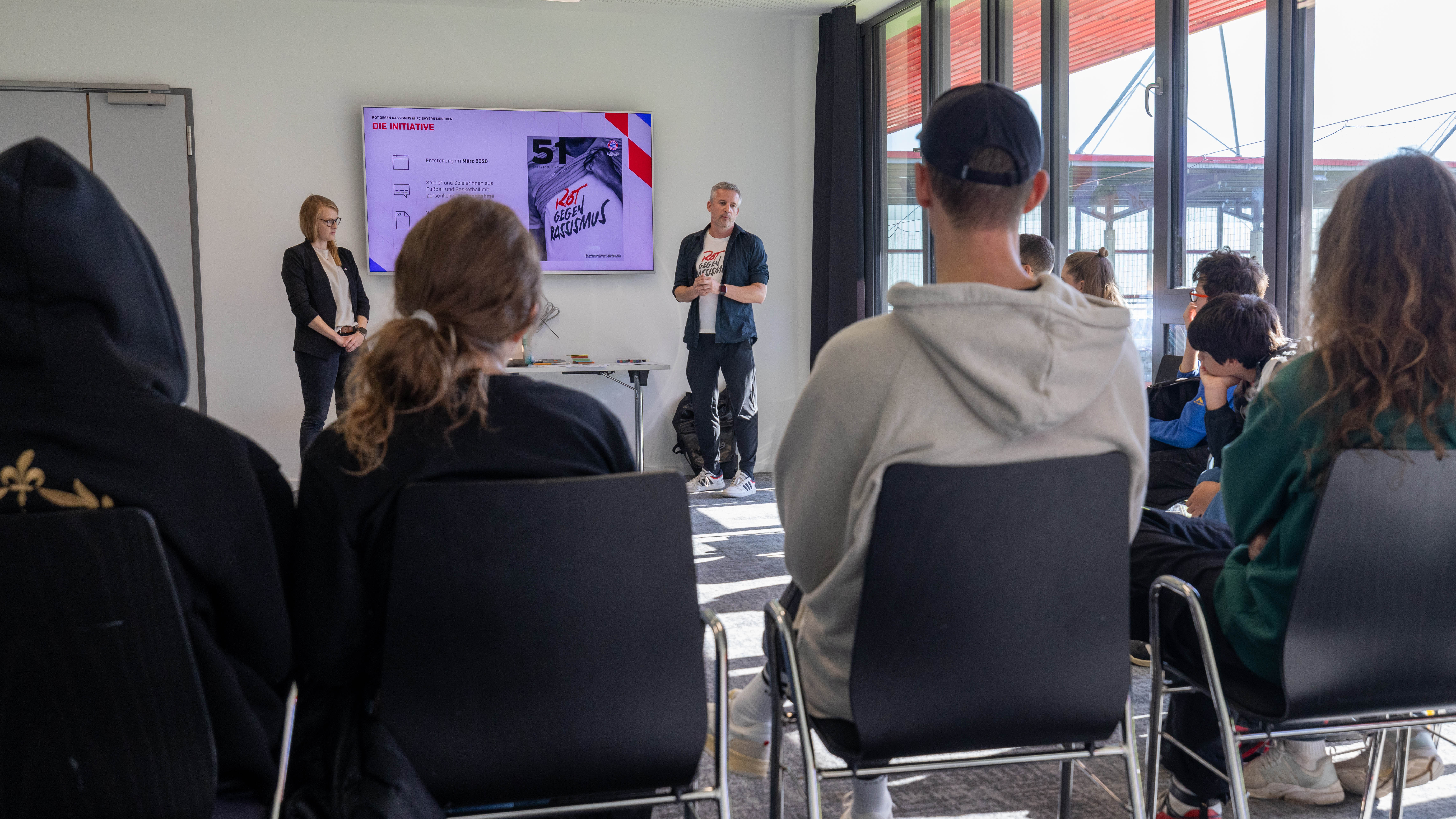 Der Workshop mit Rot gegen Rassismus am FC Bayern Campus