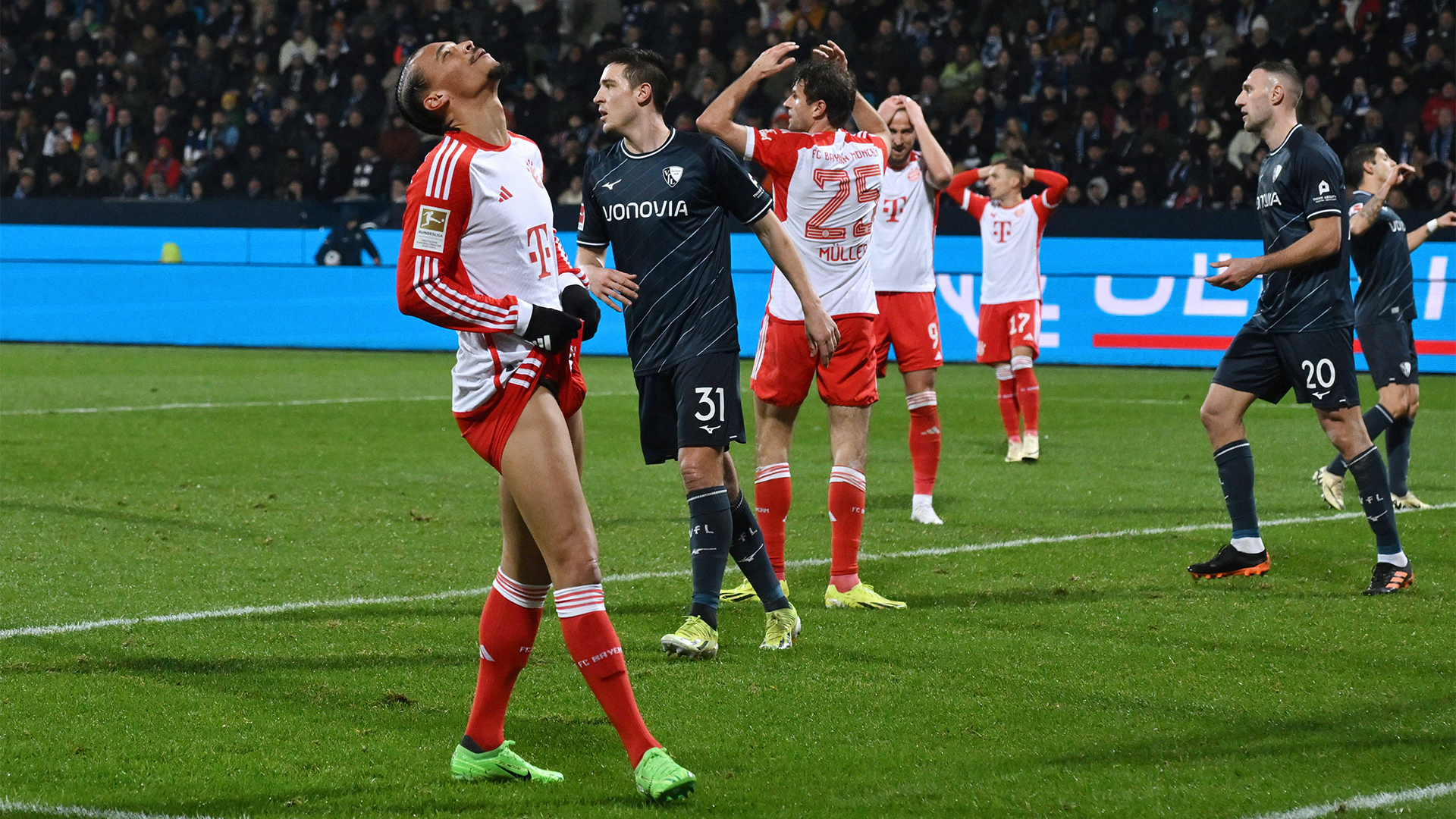 Leroy Sané ärgert sich im Spiel des FC Bayern beim VfL Bochum